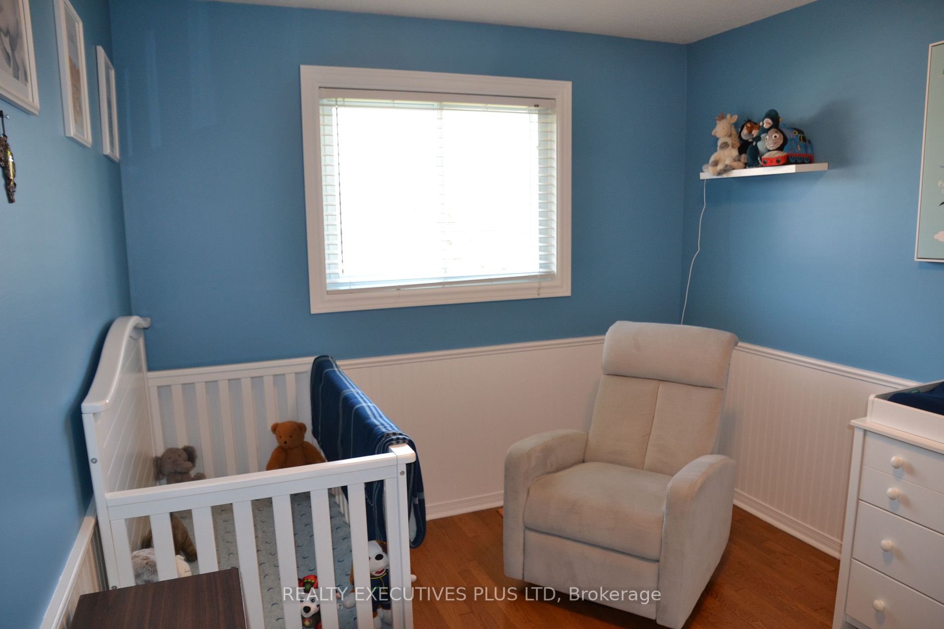 119 Frances Ave W