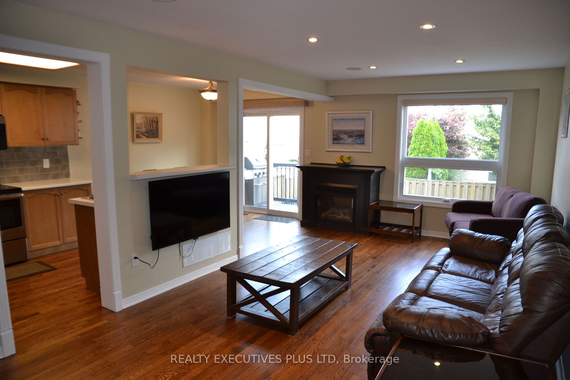 119 Frances Ave W
