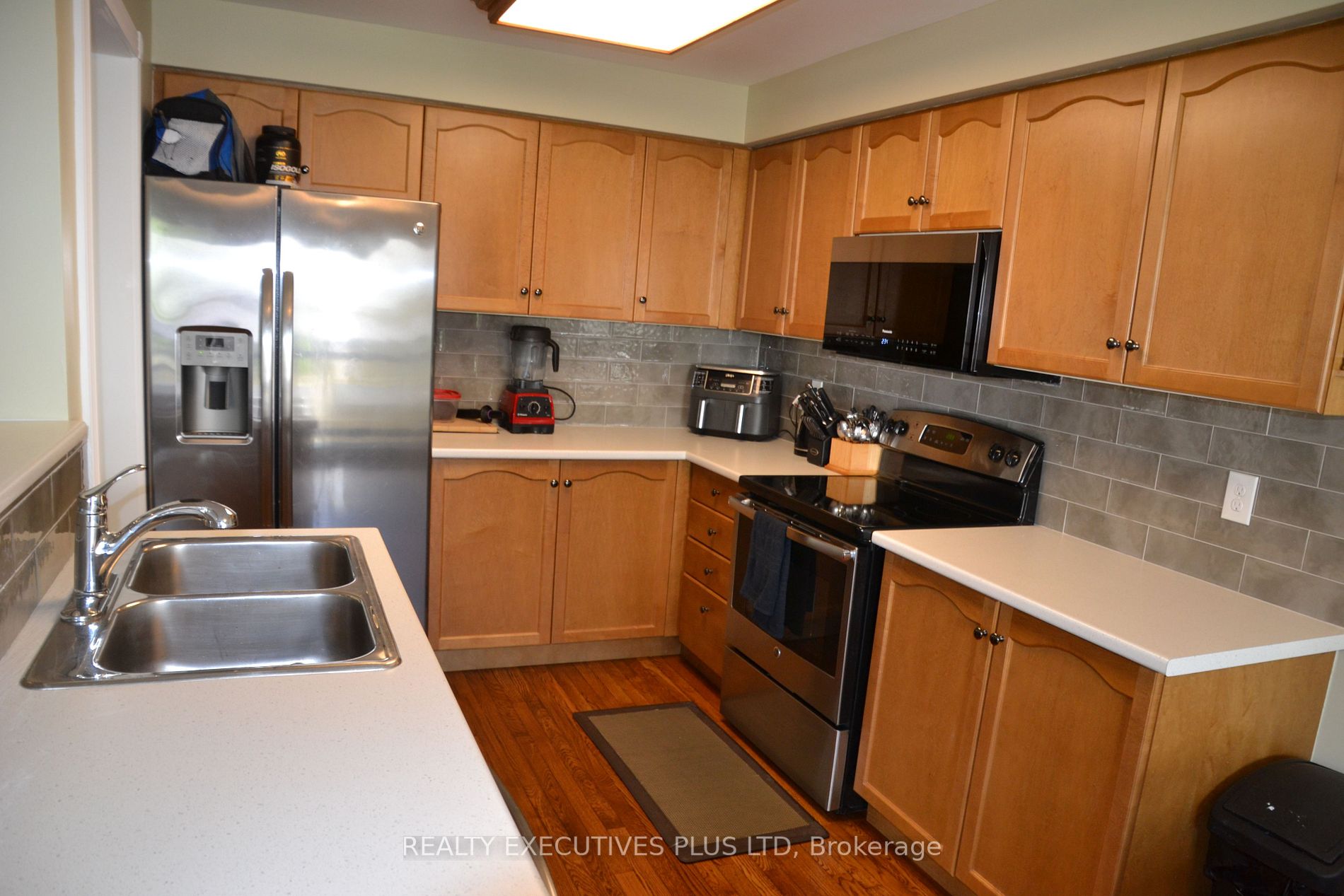 119 Frances Ave W