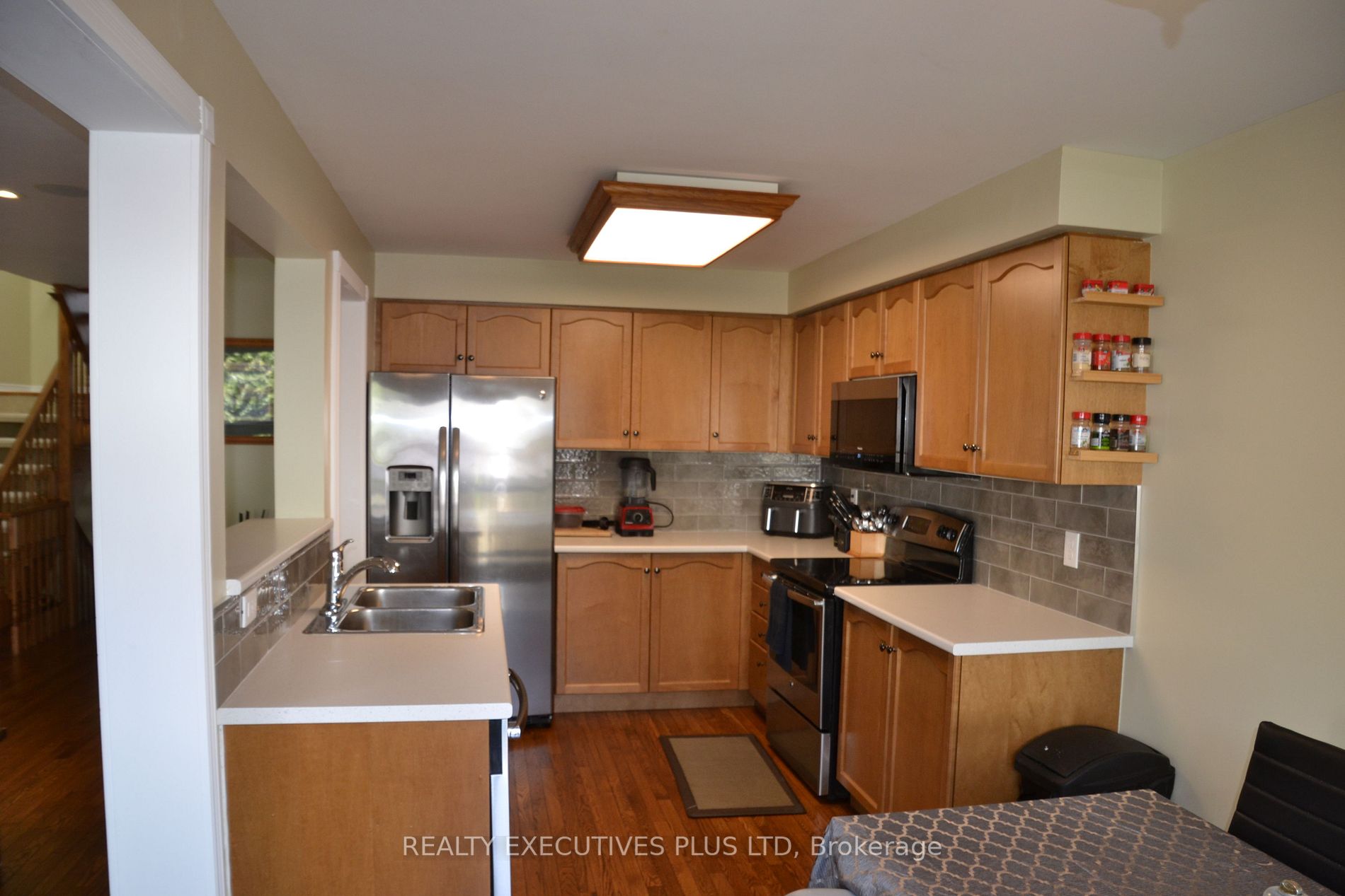 119 Frances Ave W