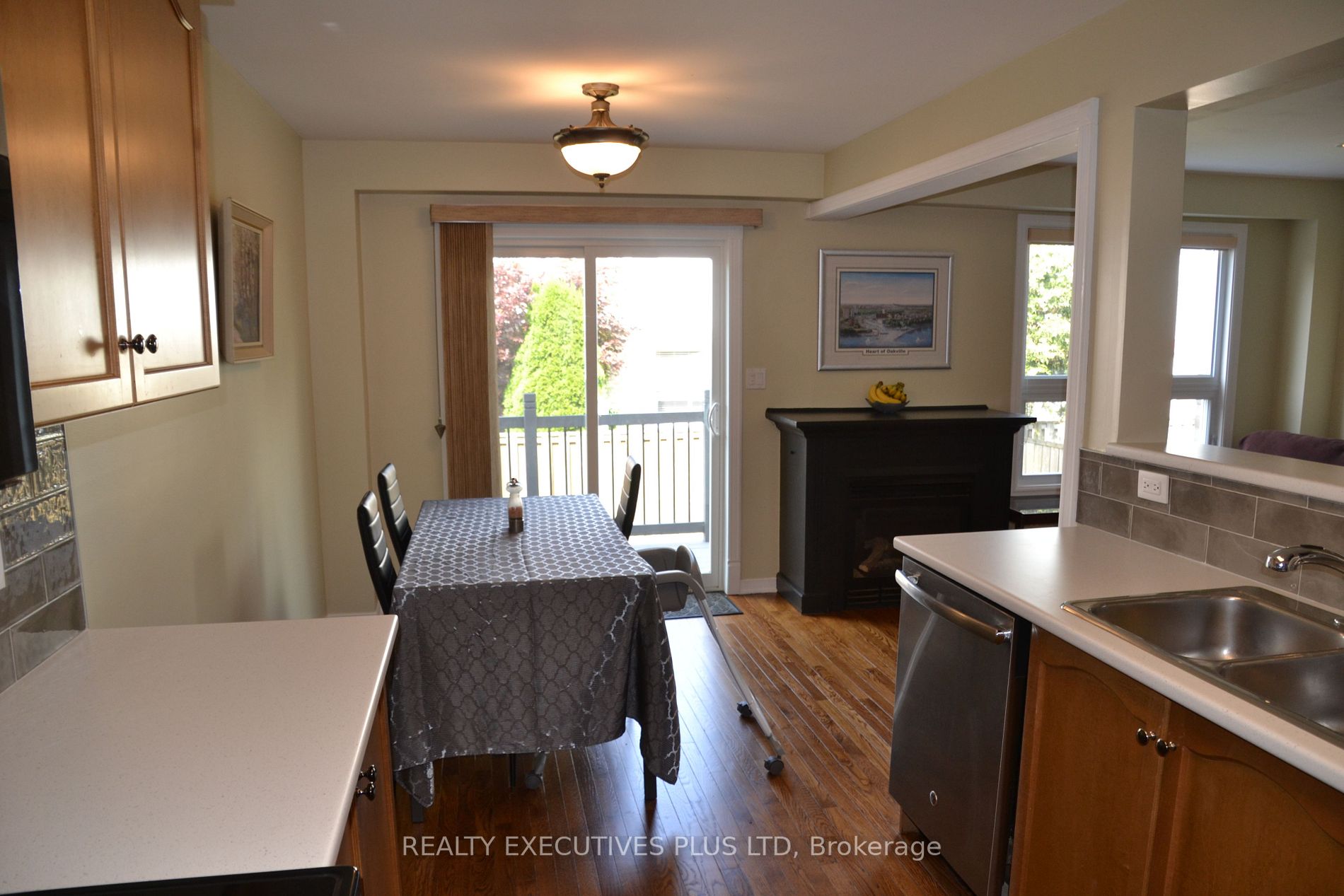 119 Frances Ave W