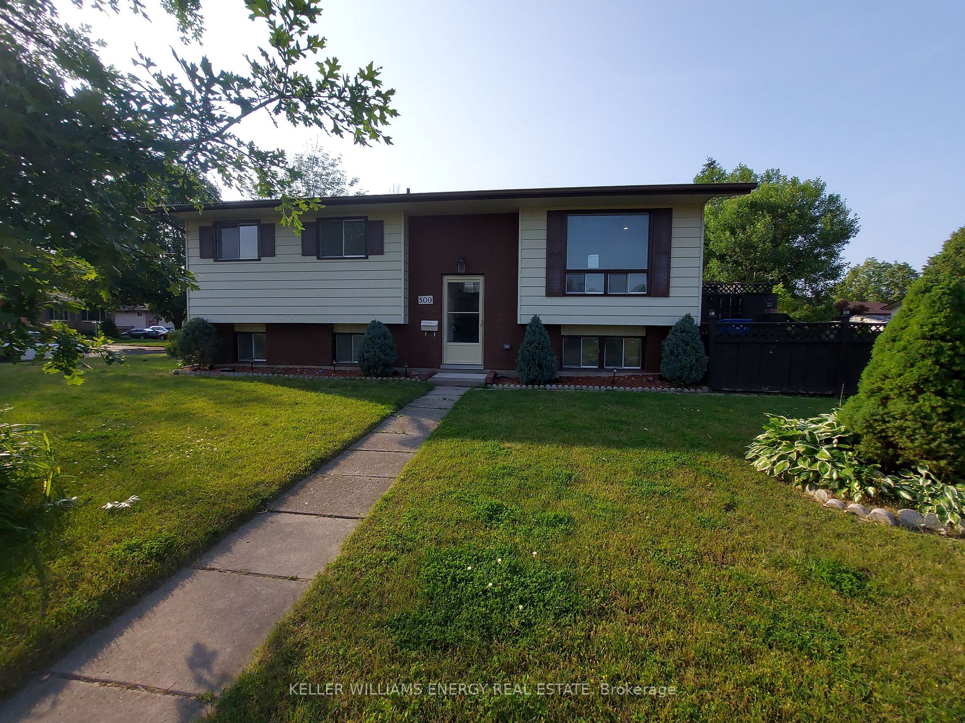 500 Barnes Crescent
