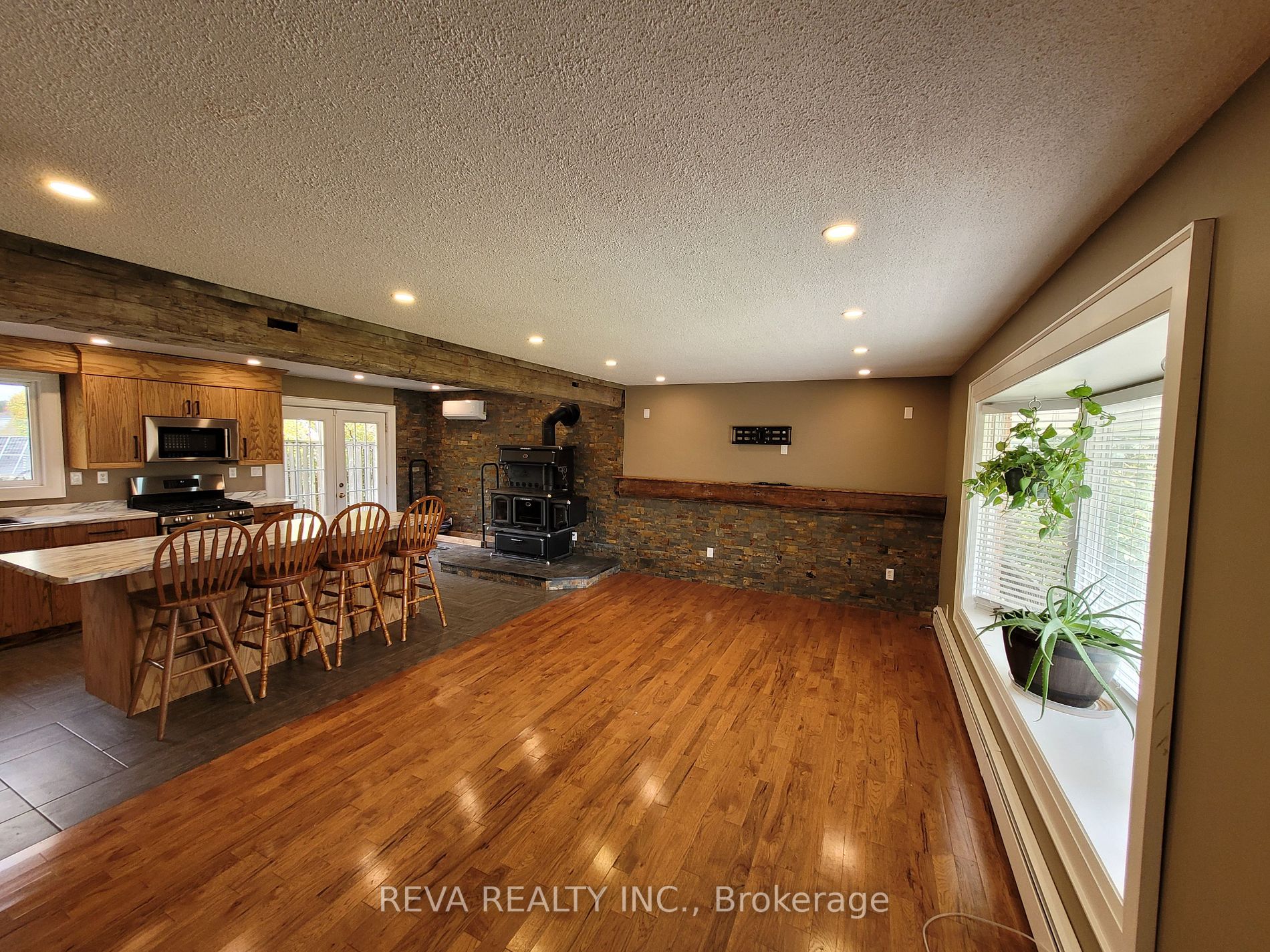 8318 Dale Rd