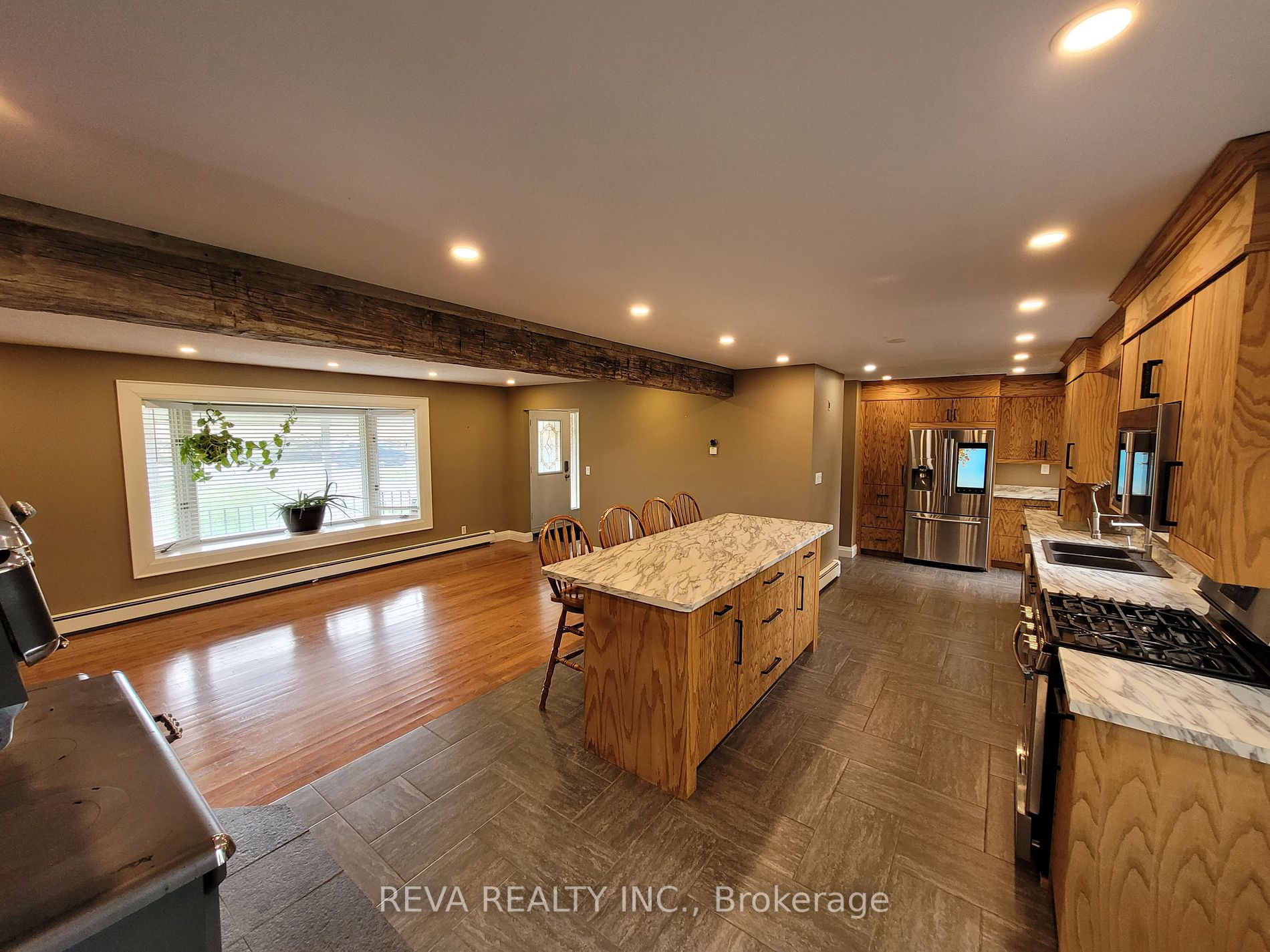 8318 Dale Rd