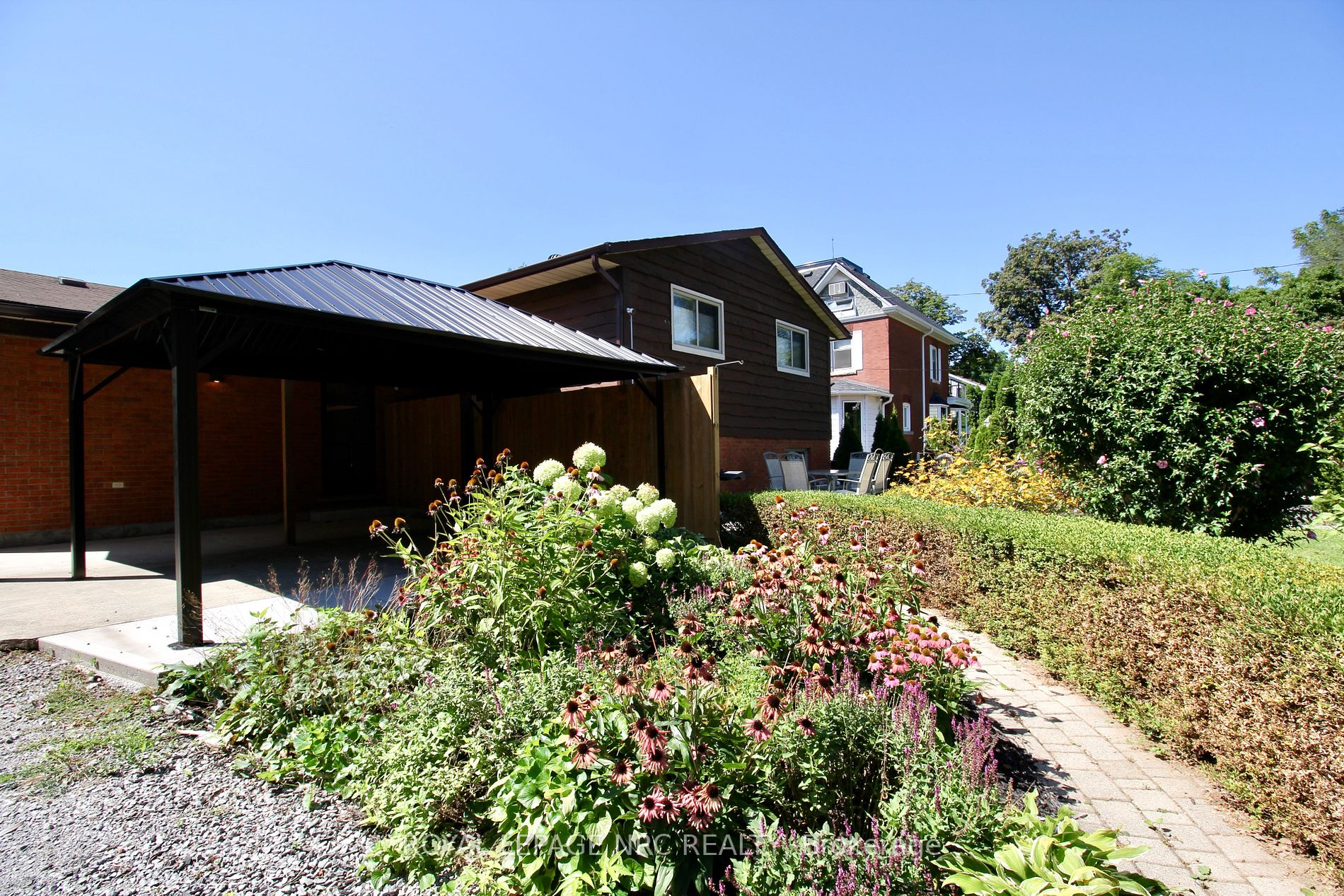 211 Main St E, #Upper