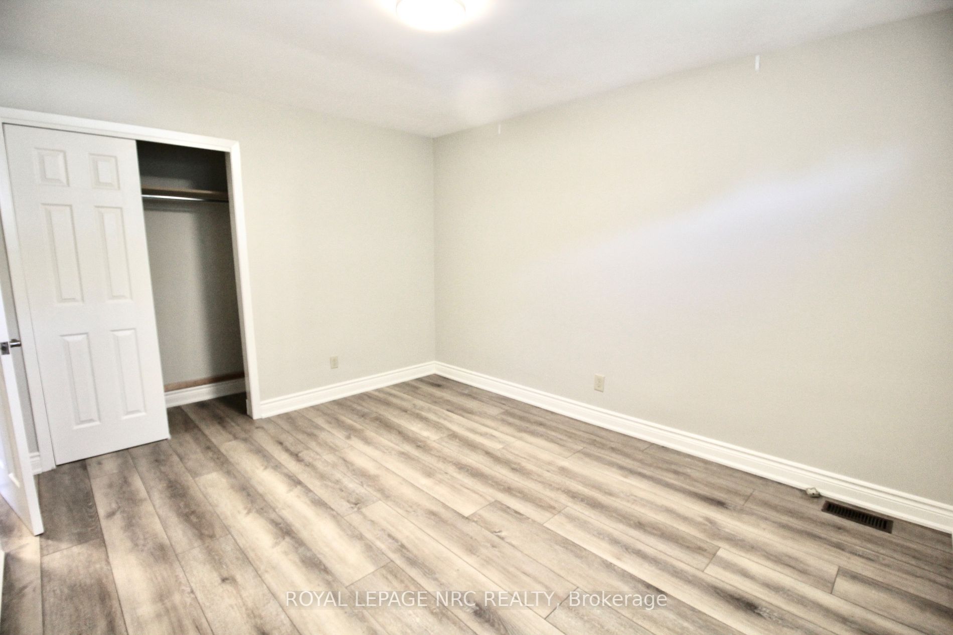 211 Main St E, #Upper