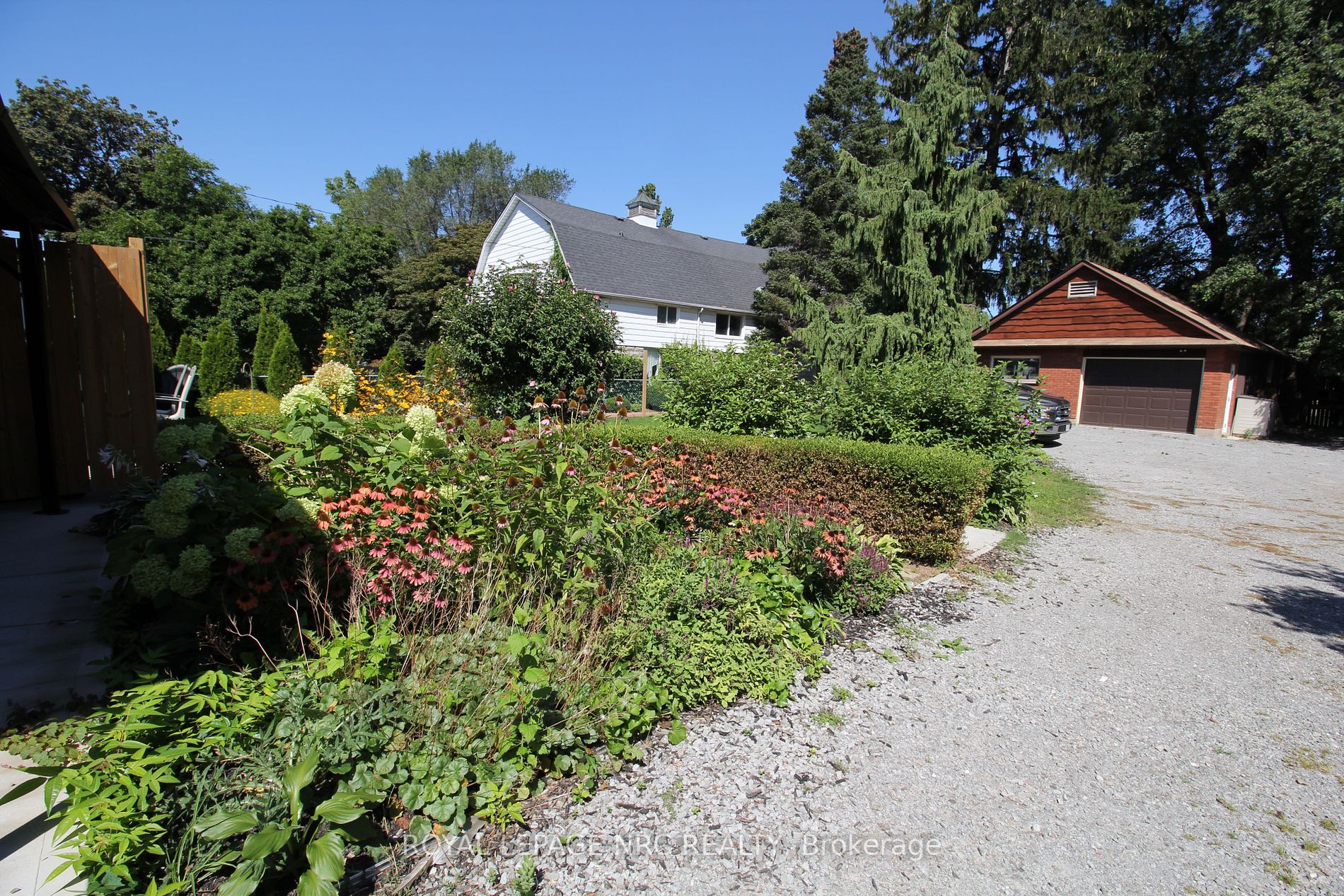 211 Main St E, #Upper