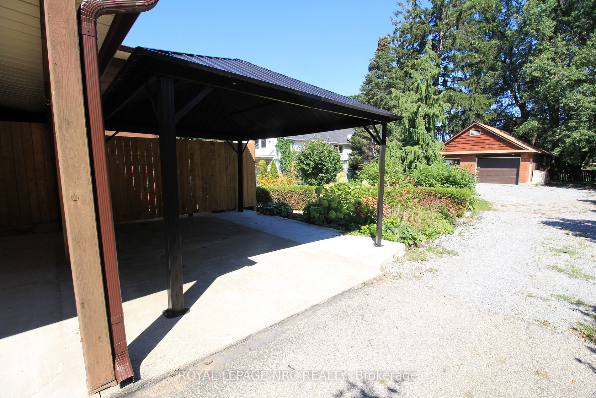 211 Main St E, #Upper