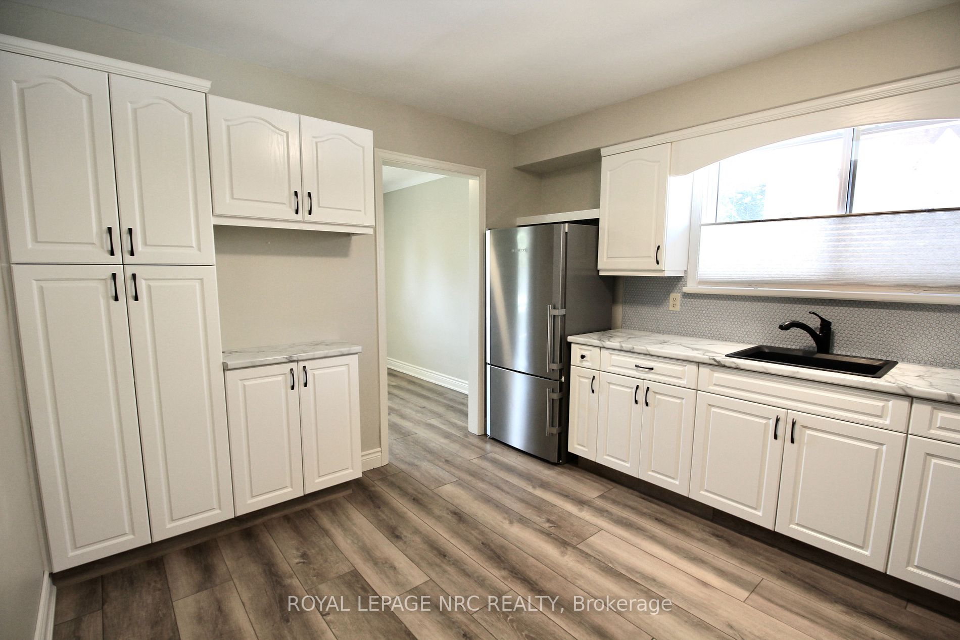211 Main St E, #Upper
