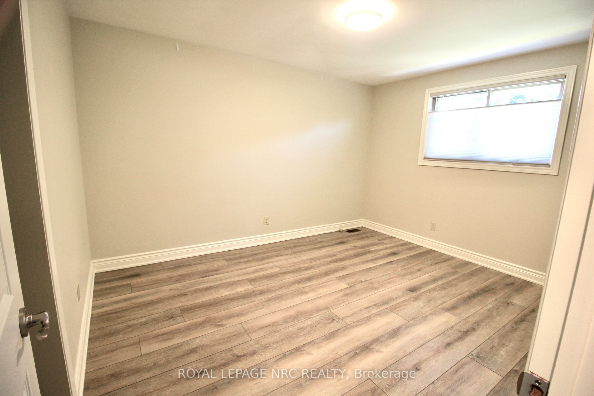 211 Main St E, #Upper