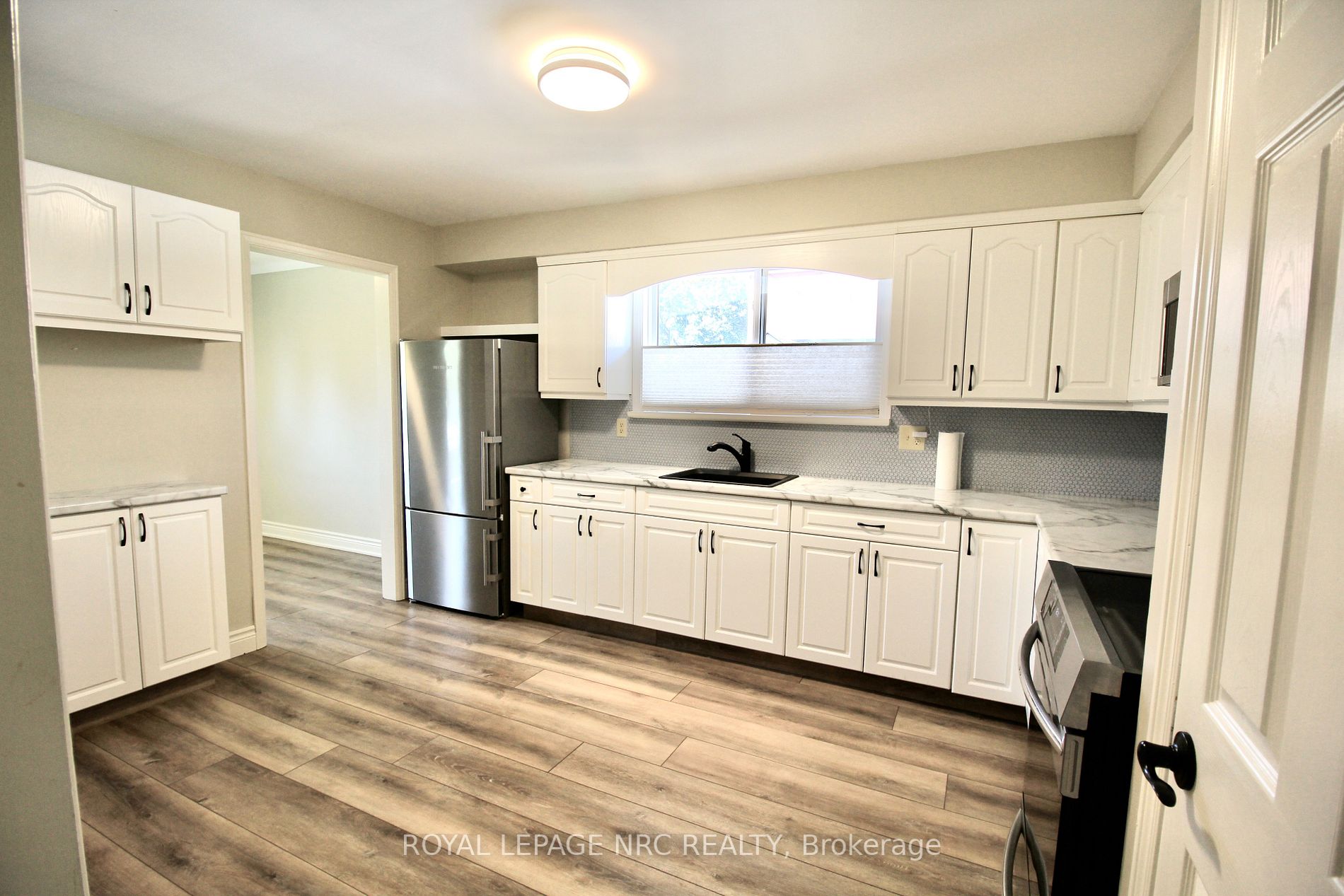 211 Main St E, #Upper
