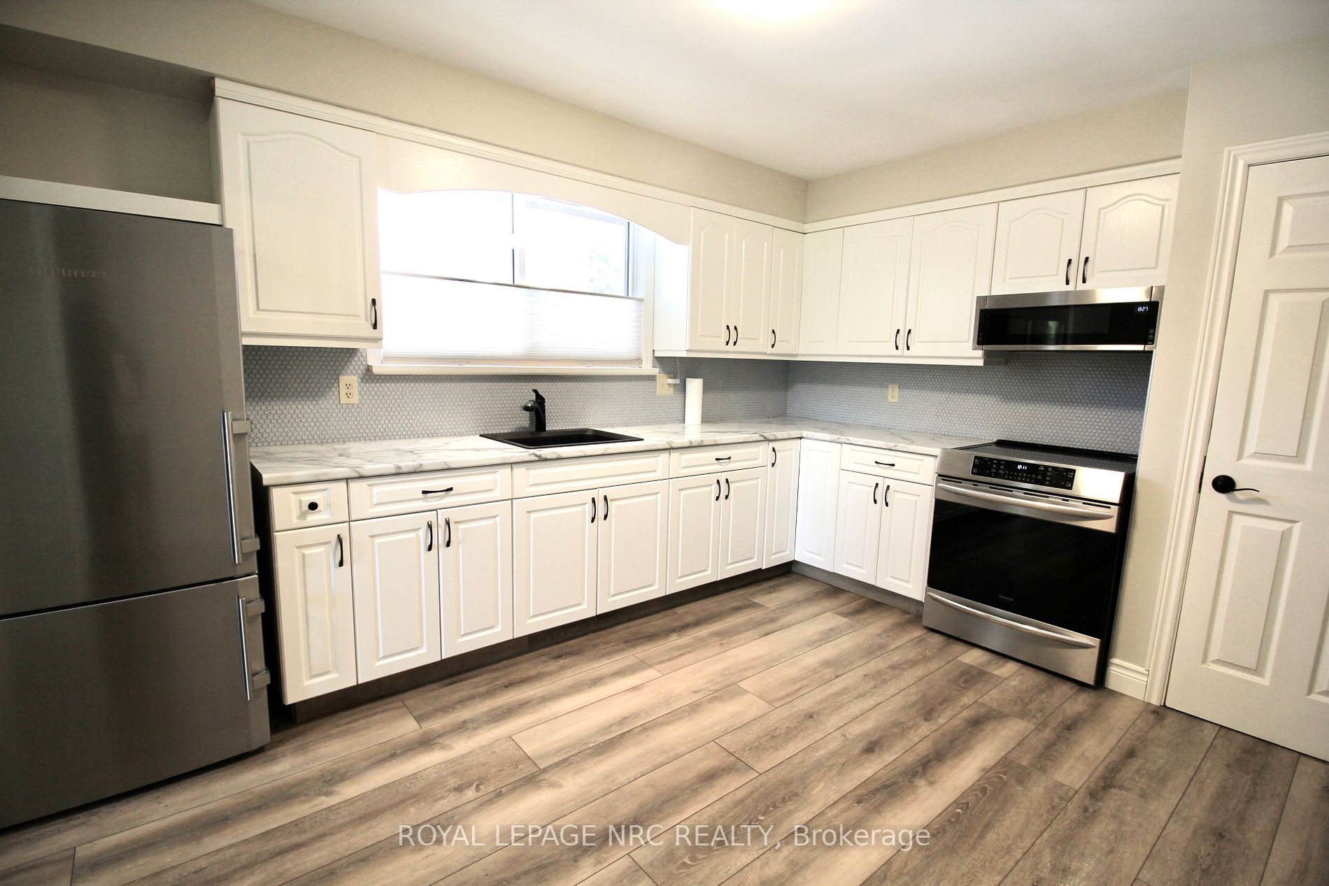 211 Main St E, #Upper