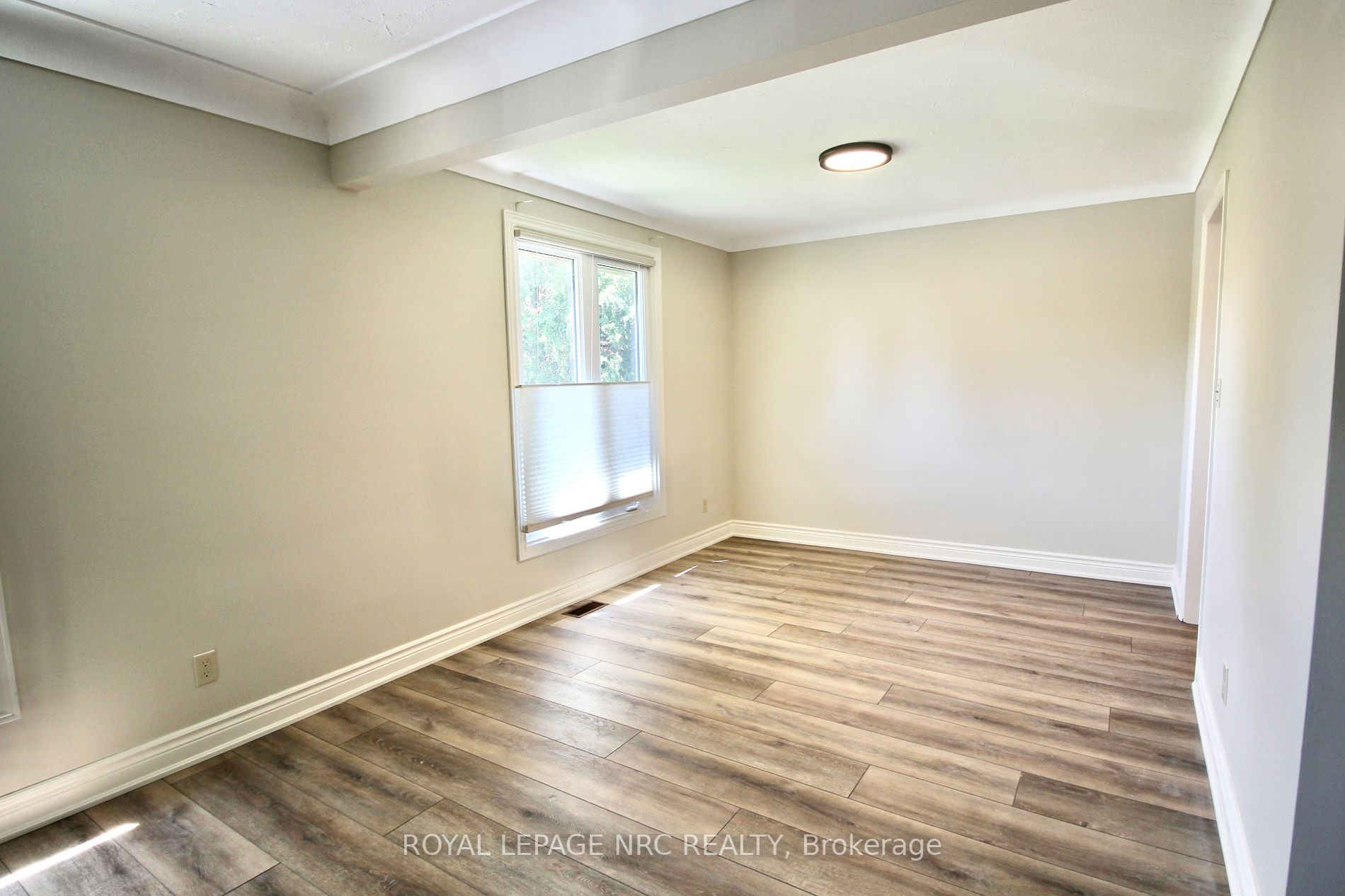 211 Main St E, #Upper