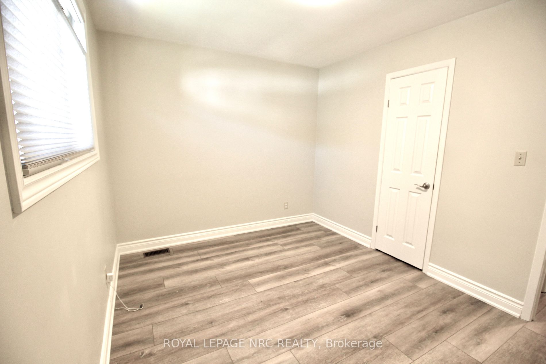 211 Main St E, #Upper