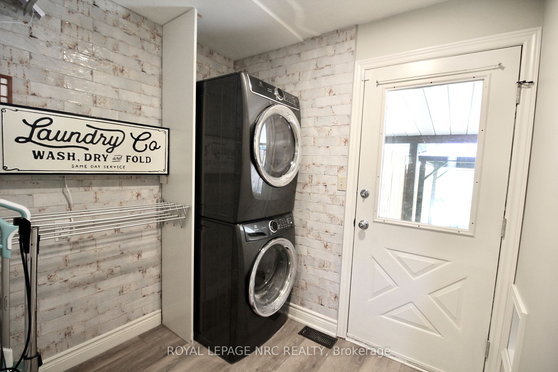 211 Main St E, #Upper