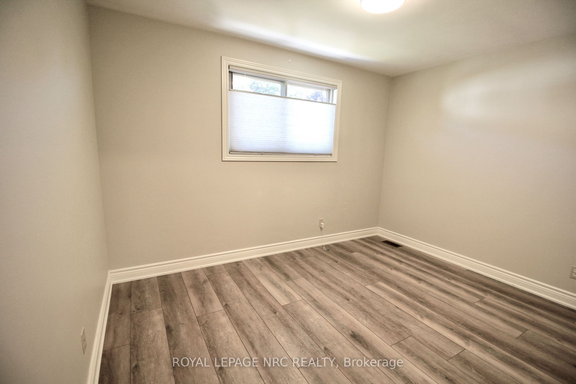 211 Main St E, #Upper