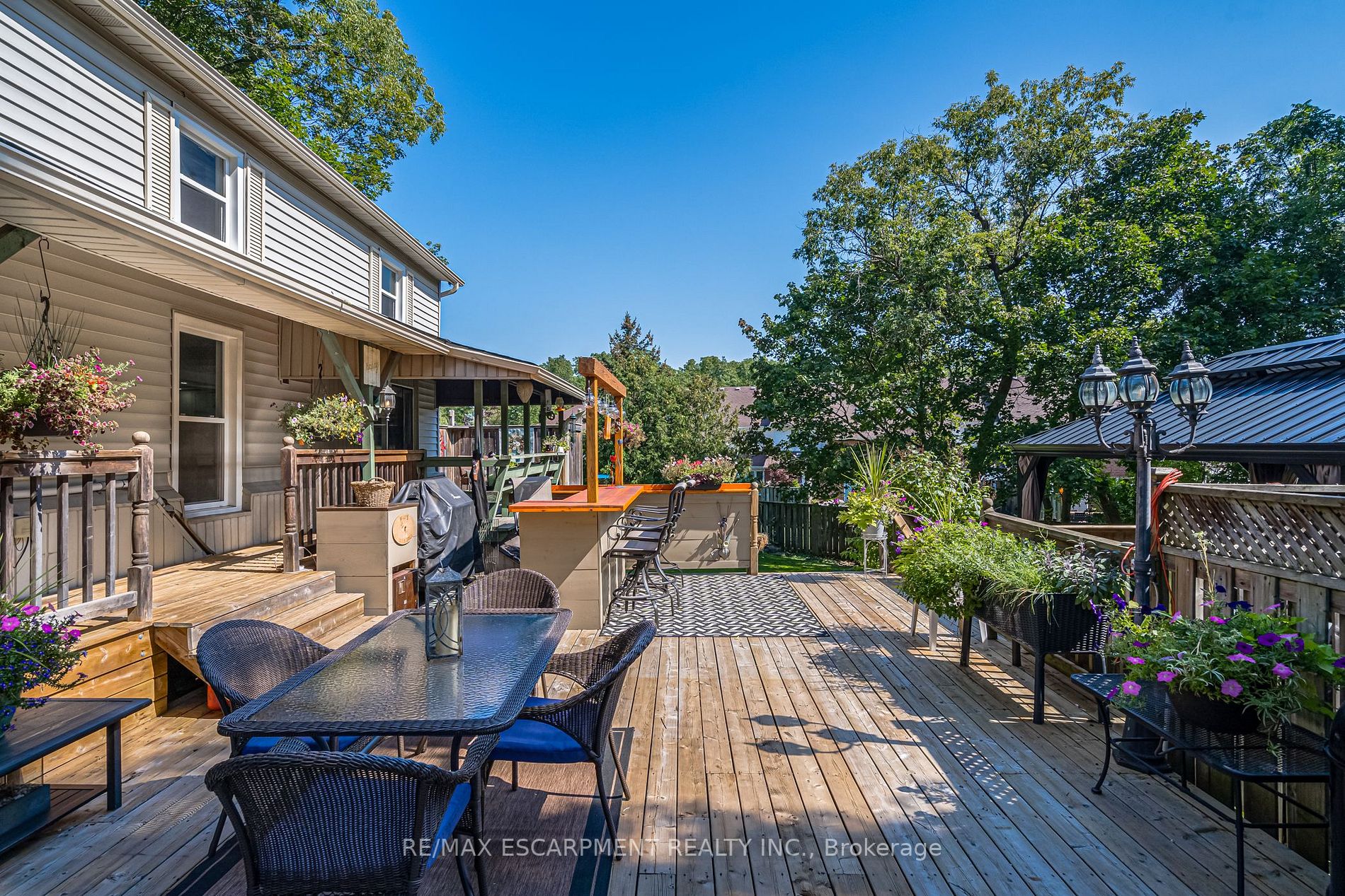 66 Mill St N