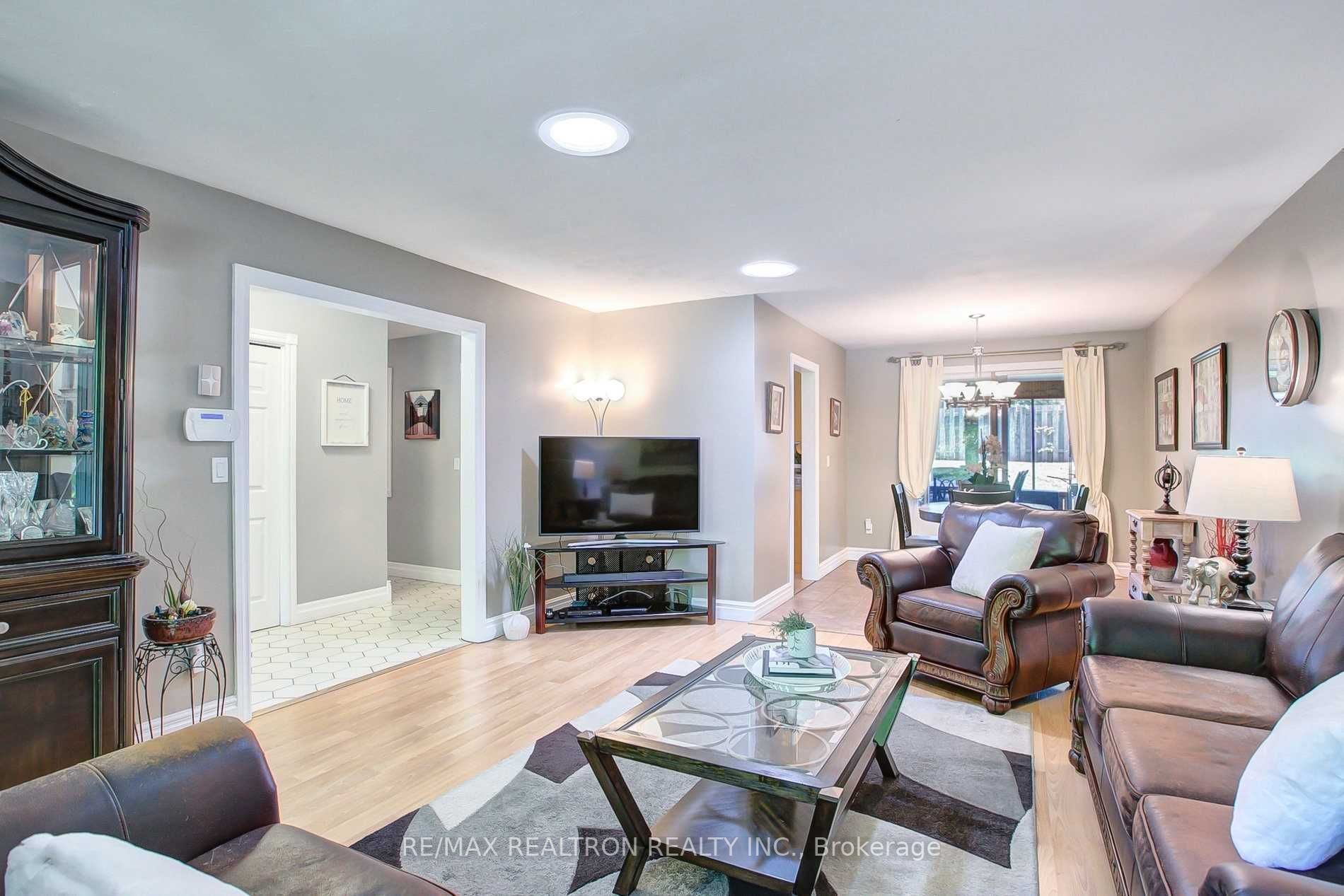 24 Sunset Dr