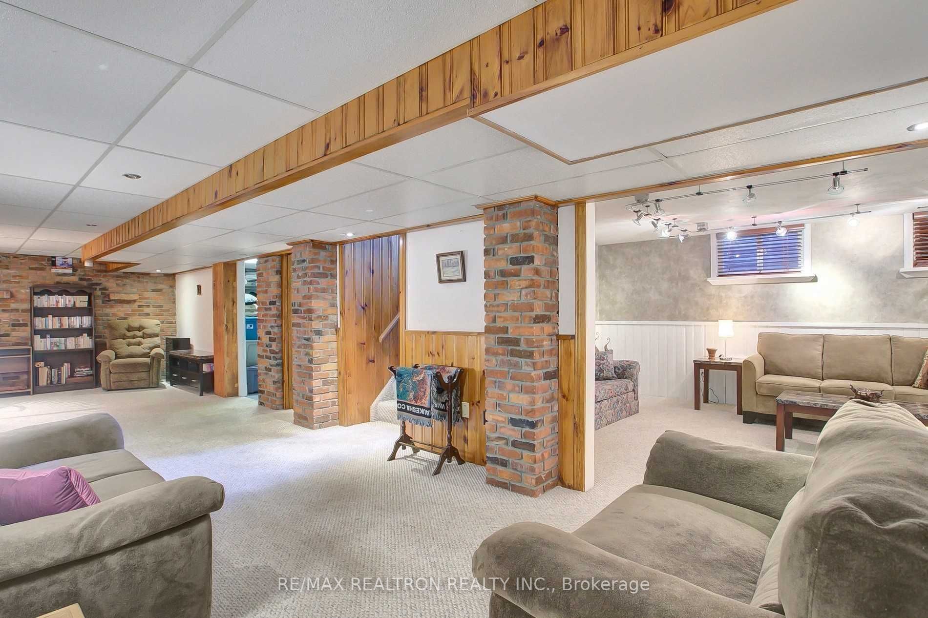 24 Sunset Dr