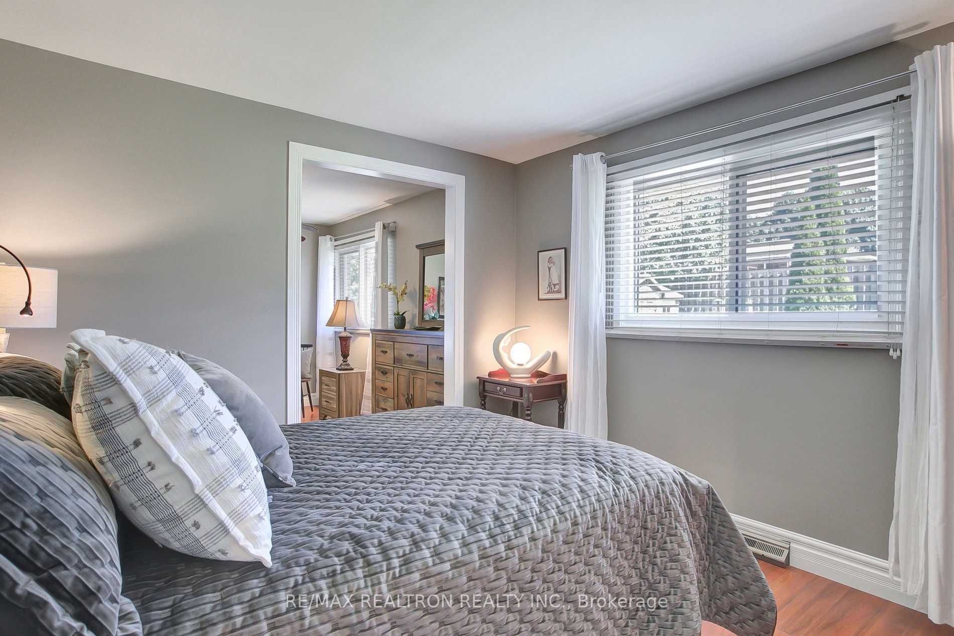 24 Sunset Dr
