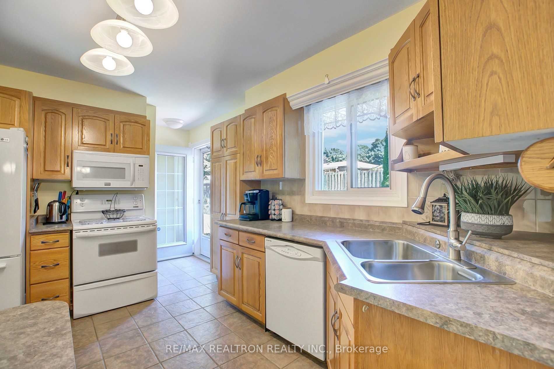 24 Sunset Dr