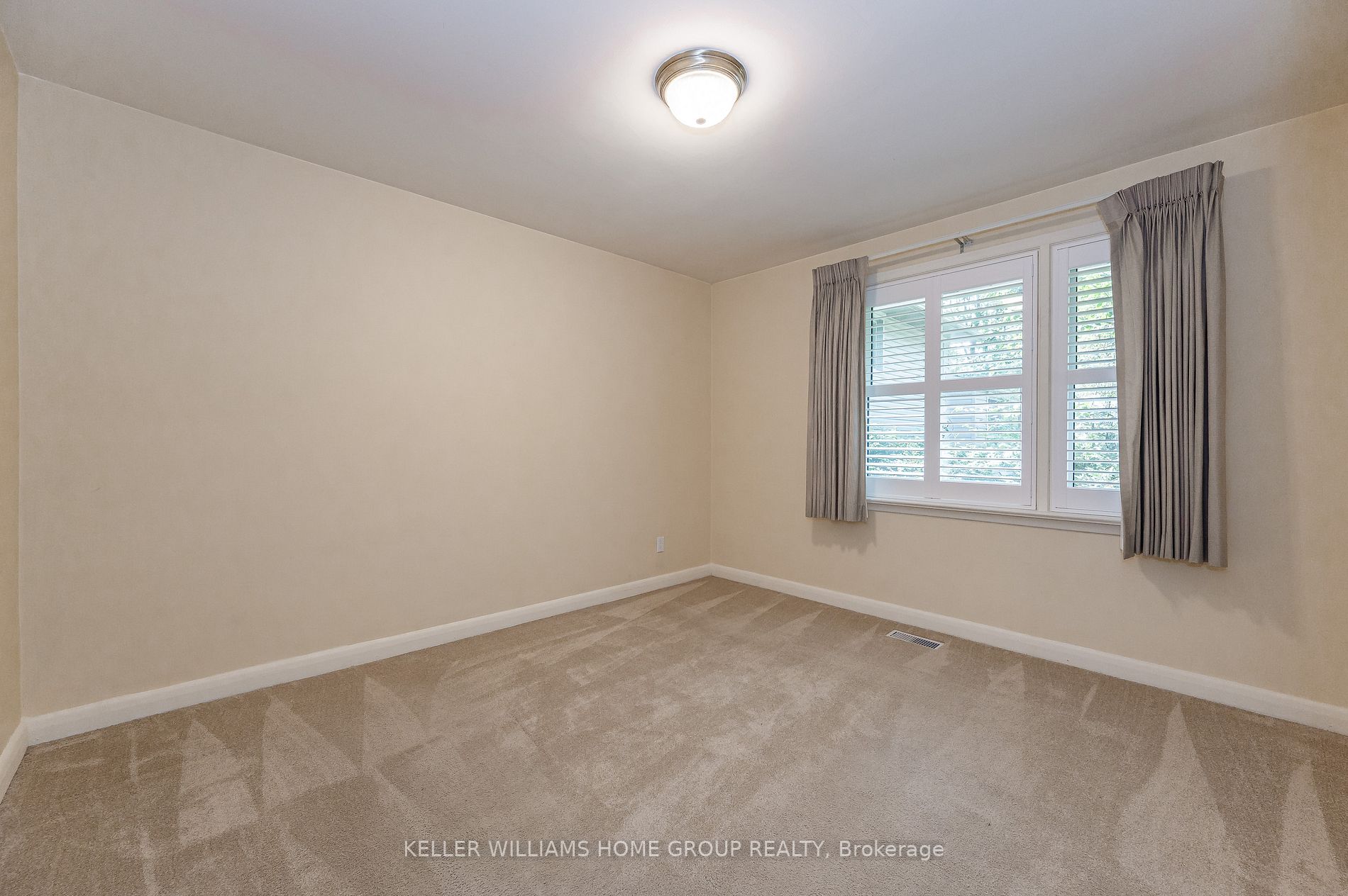18 Woodycrest Drive