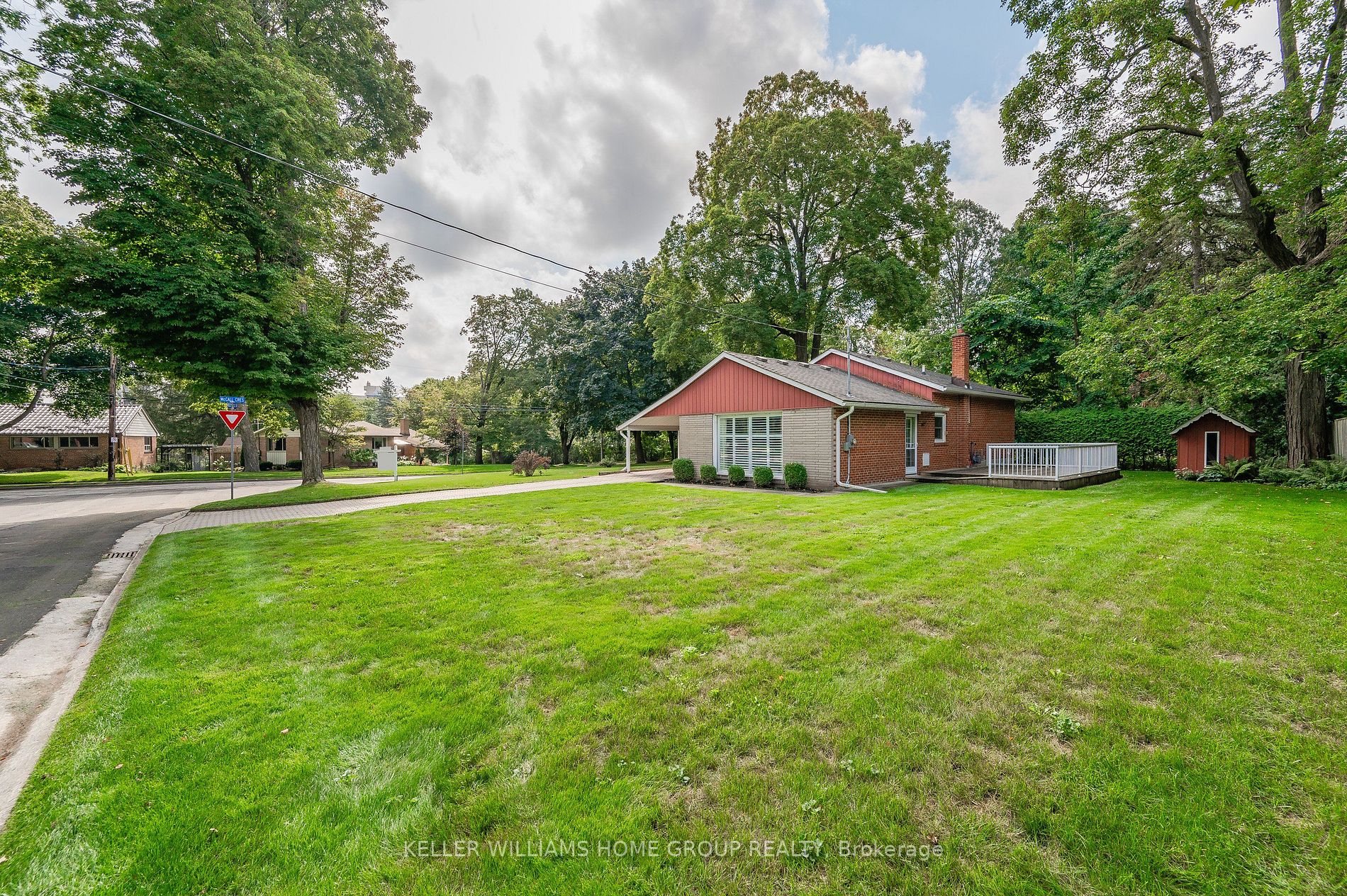 18 Woodycrest Dr