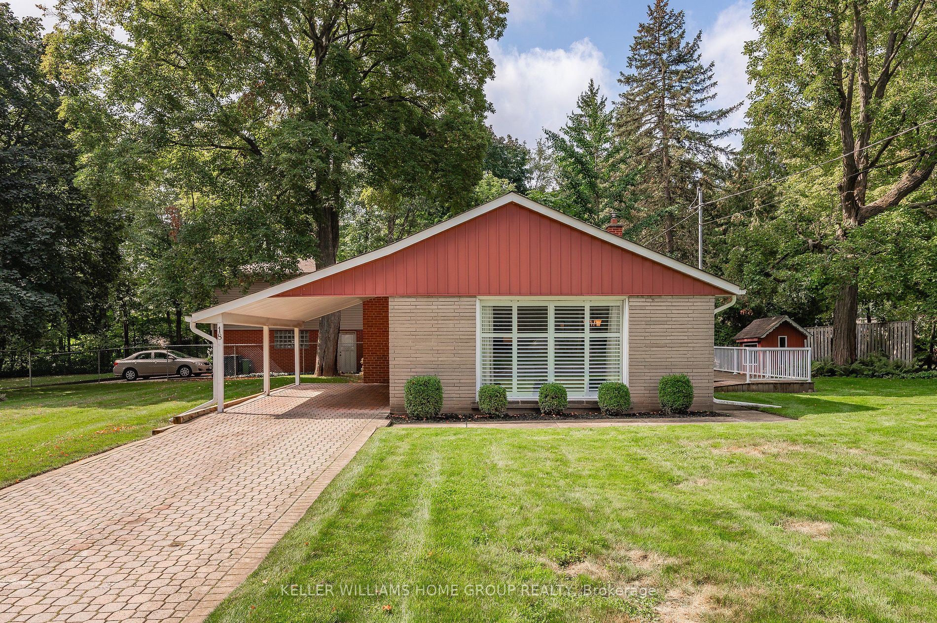 18 Woodycrest Dr