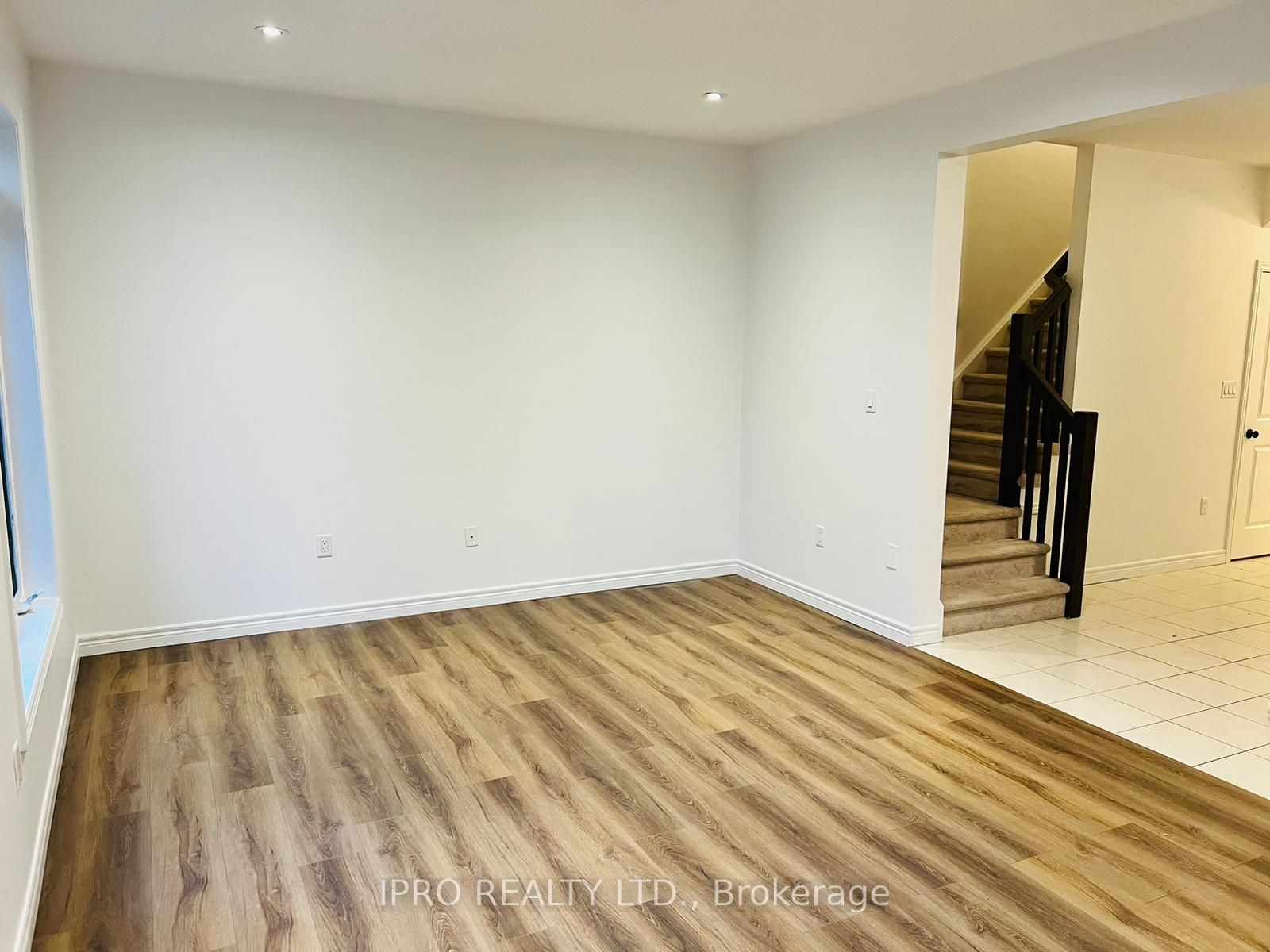 9 Amos Drive, #17