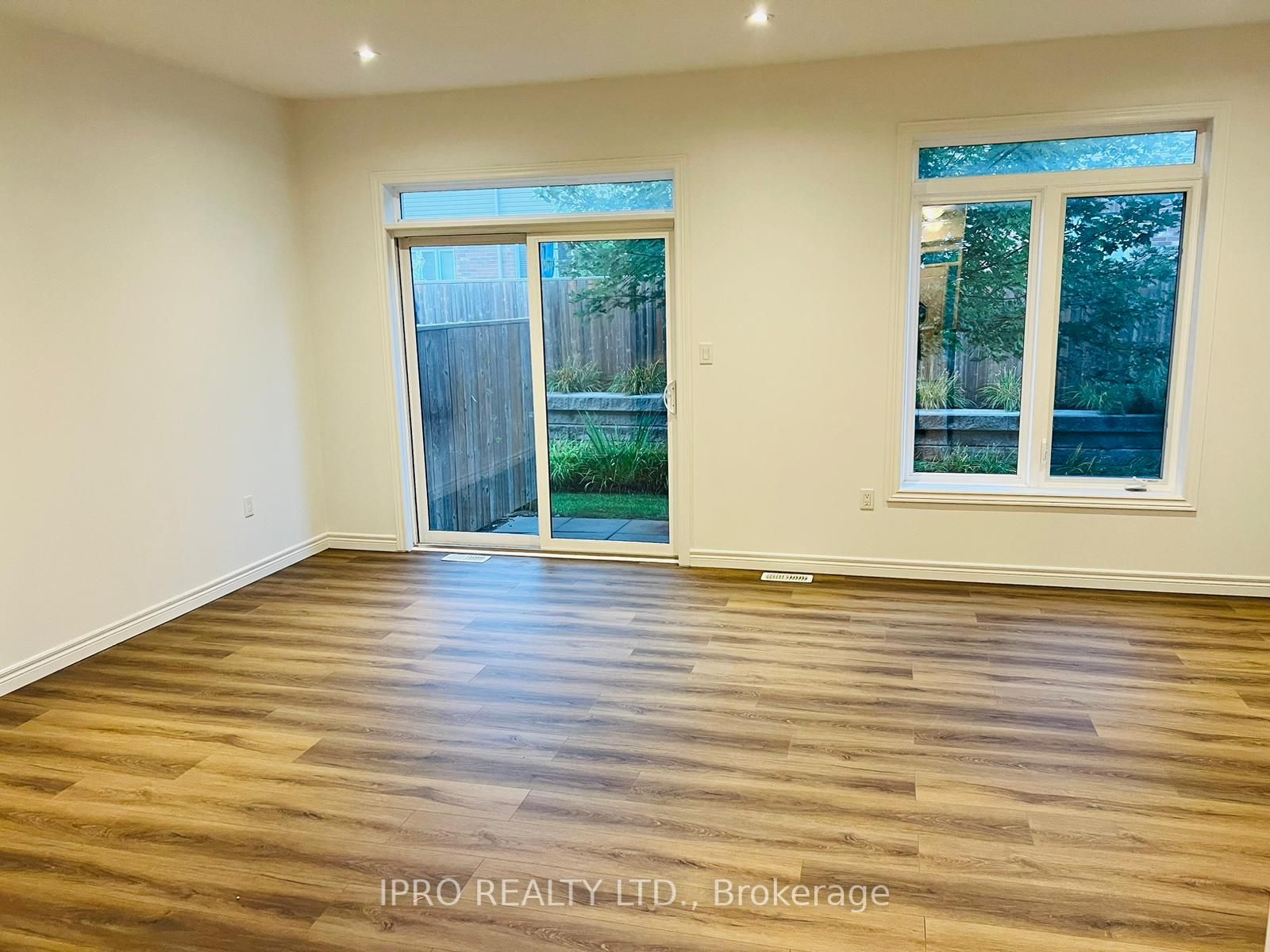 9 Amos Drive, #17
