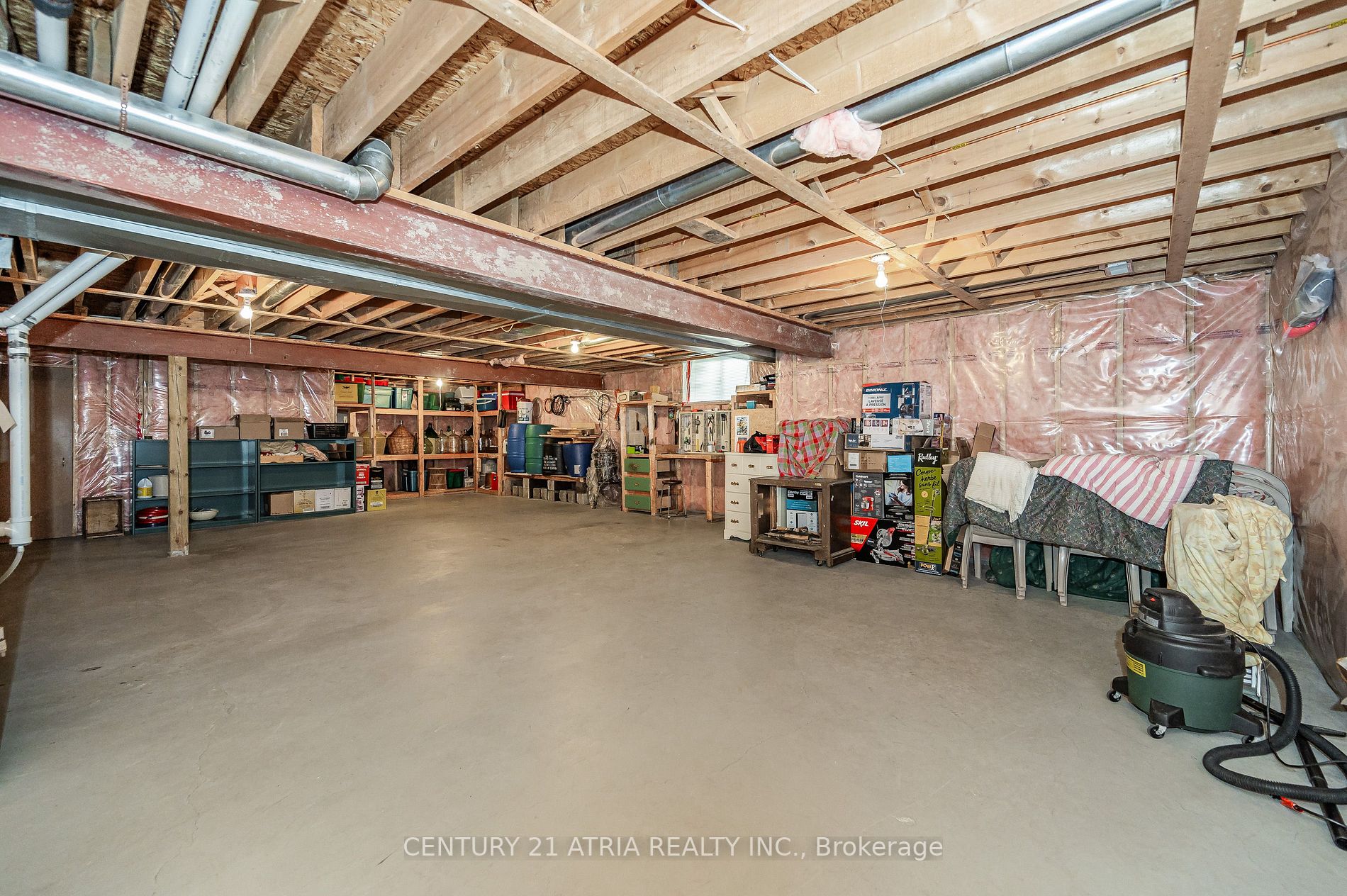 18 Weir Dr