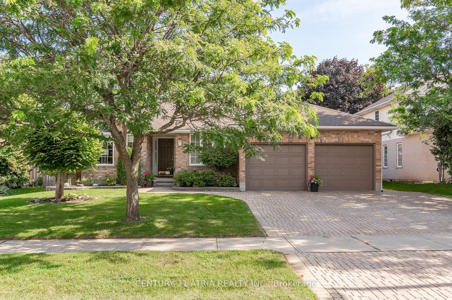 18 Weir Dr