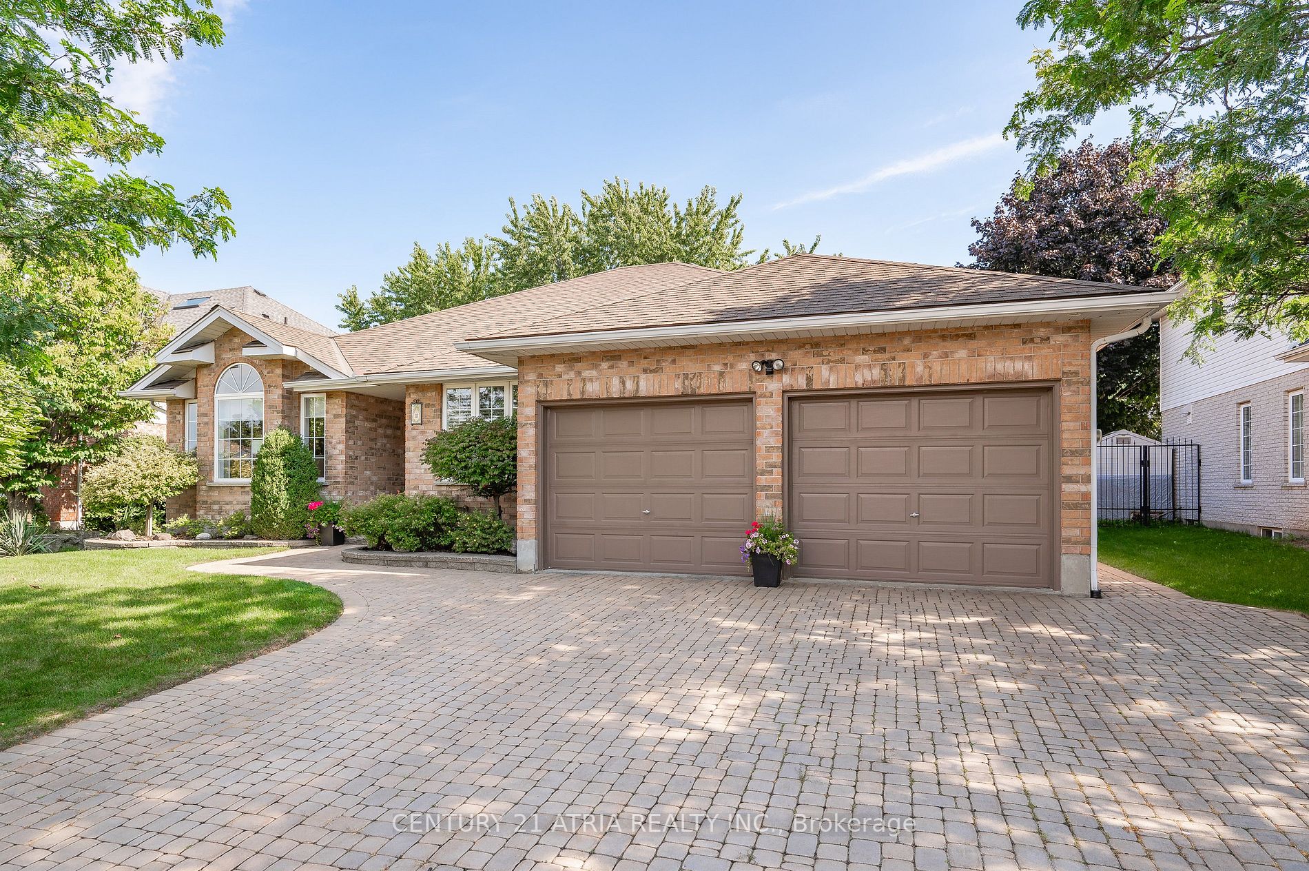 18 Weir Dr