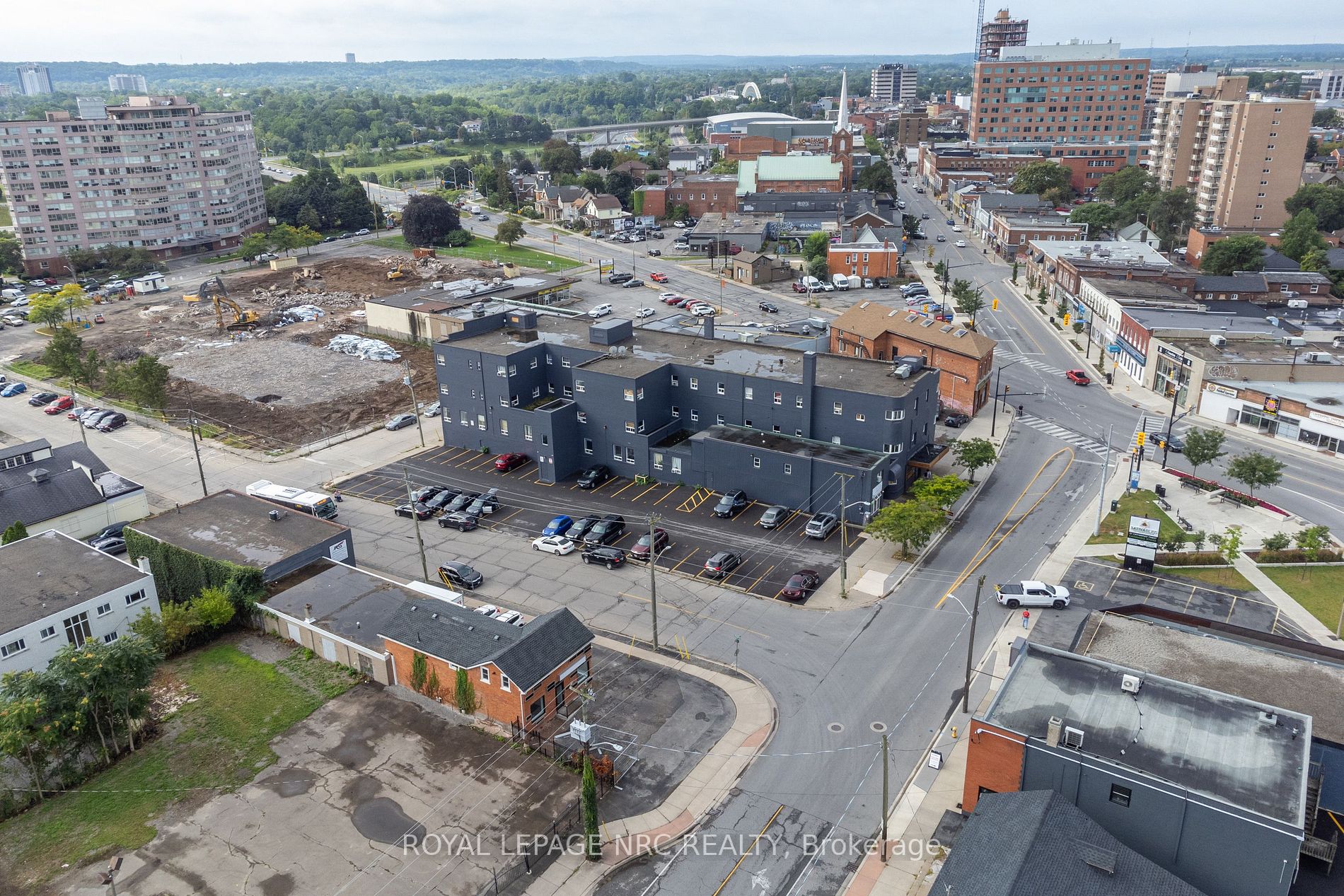 22-24 Queenston St, #Main