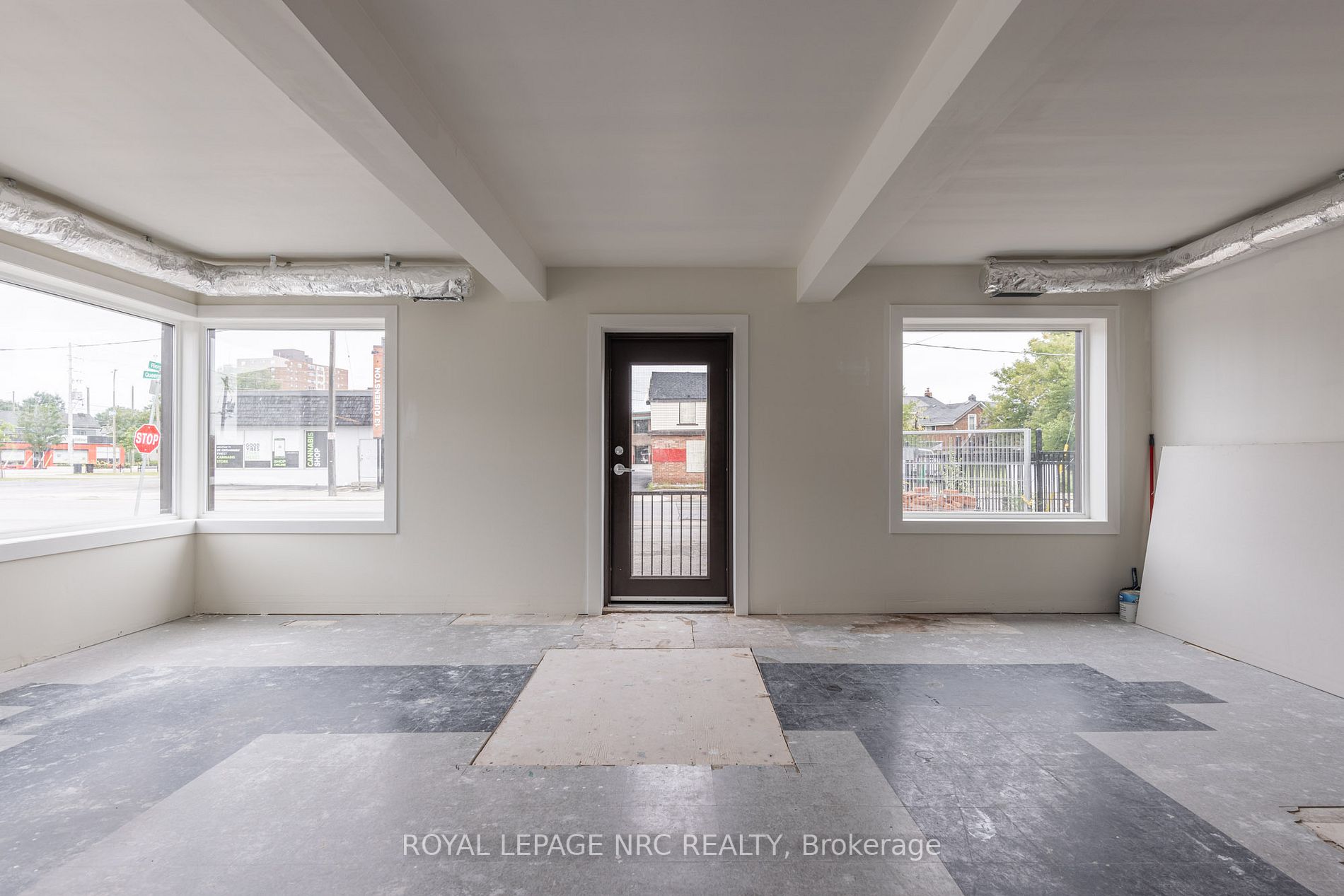 22-24 Queenston St, #Main