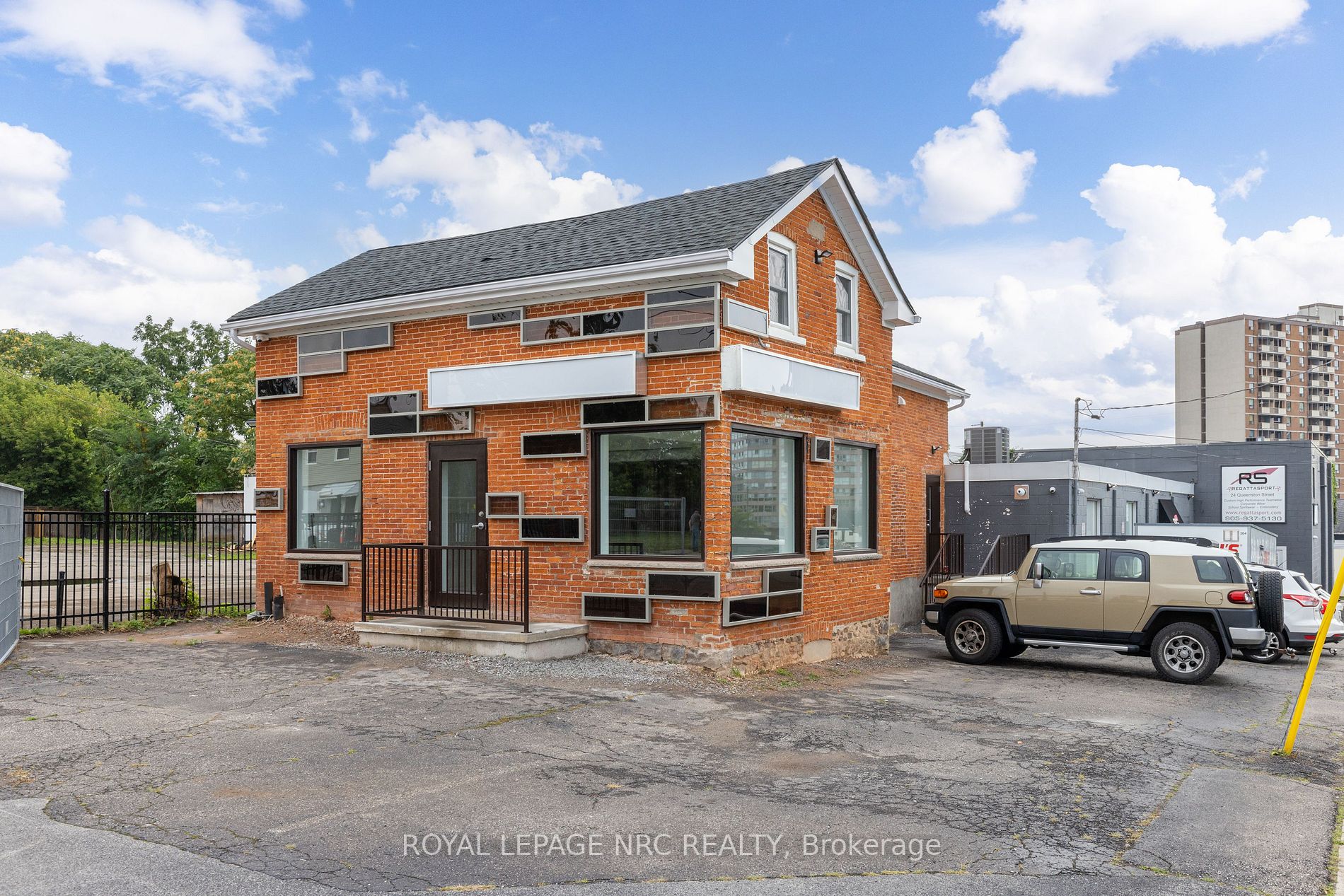 22-24 Queenston St, #Main