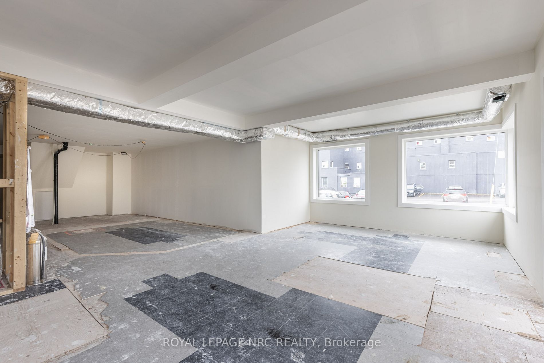 22-24 Queenston St, #Main