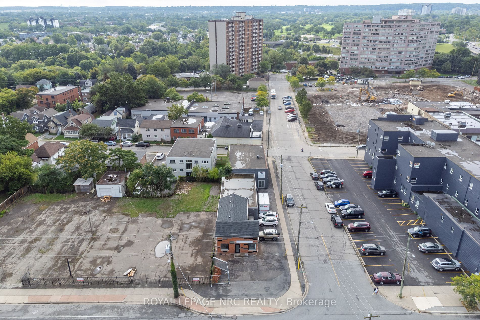 22-24 Queenston St, #Main