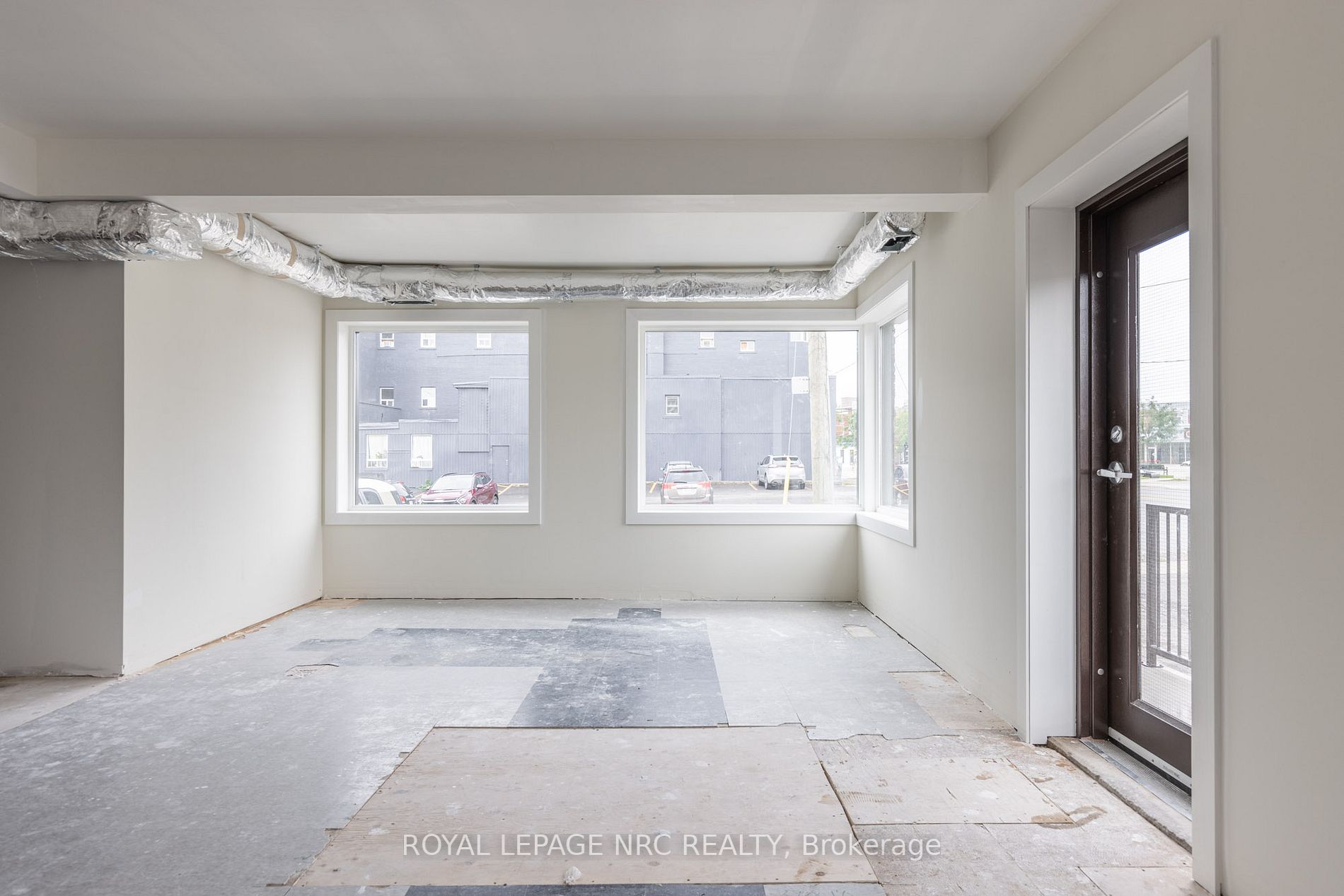 22-24 Queenston St, #Main