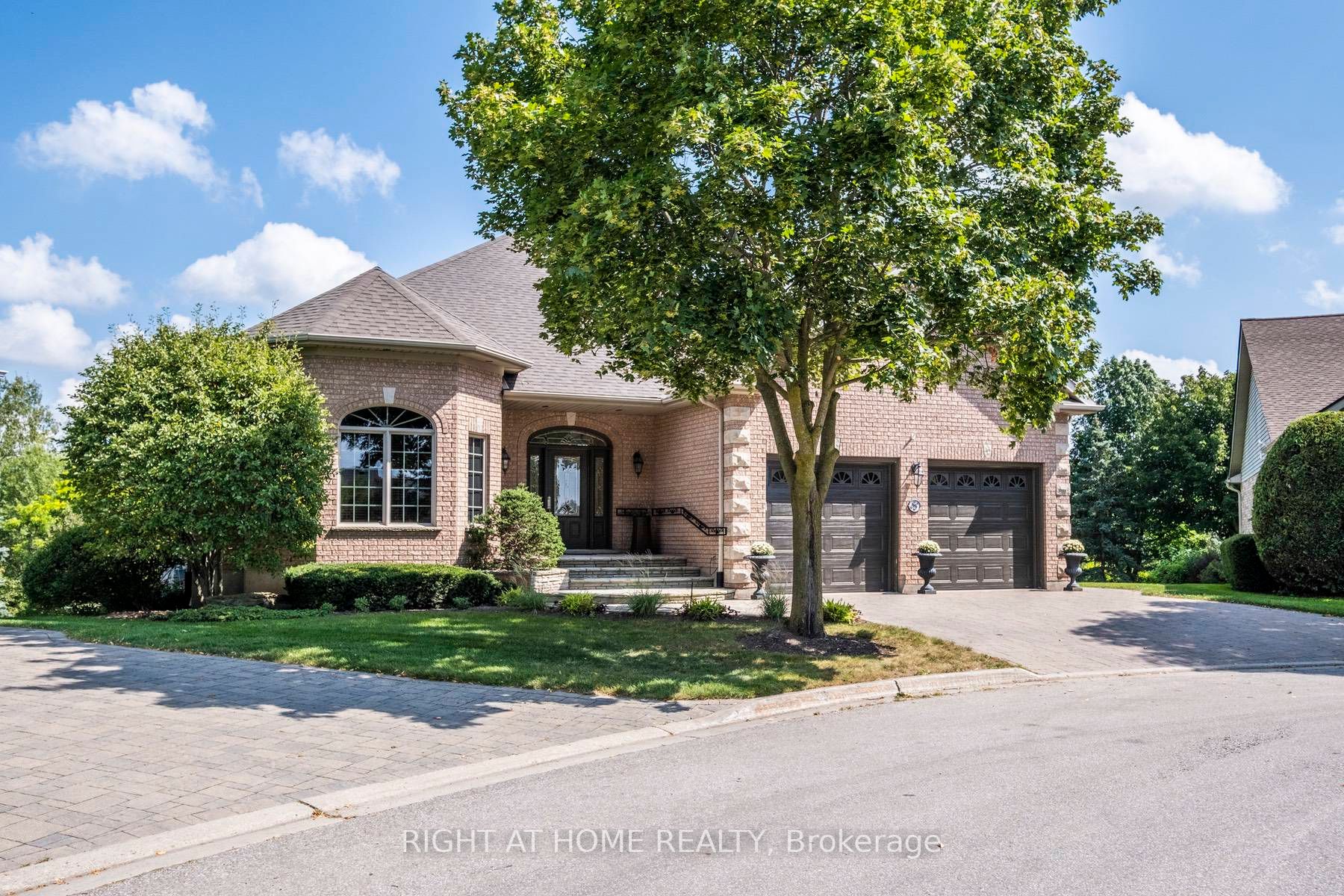 88 Parkside Dr