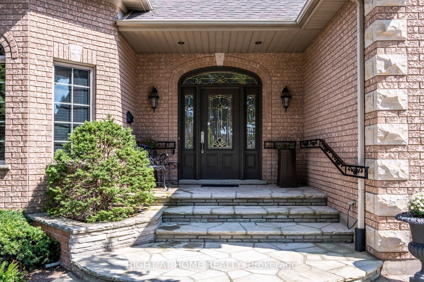 88 Parkside Dr