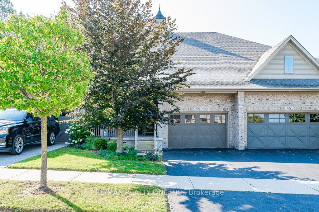 223 Chestnut Hill Cres