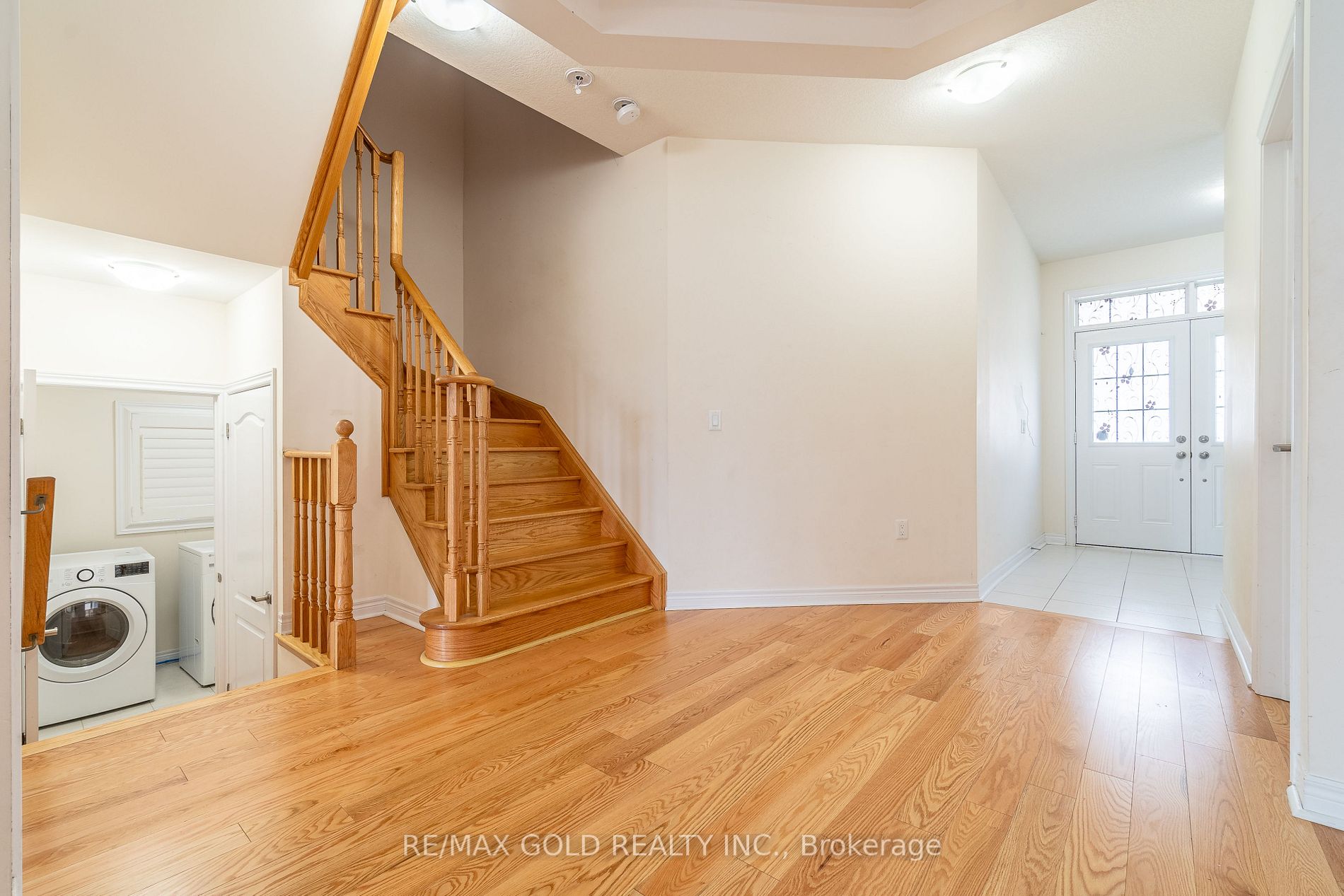 482 Thompson St