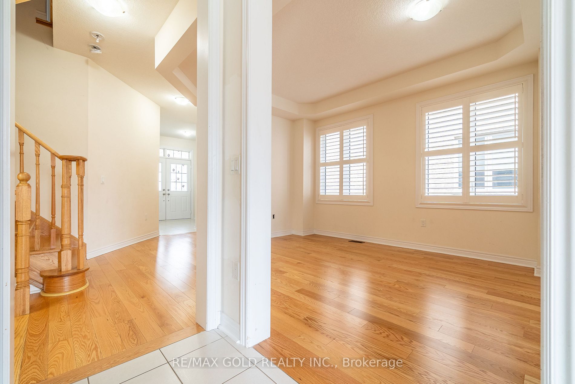 482 Thompson St