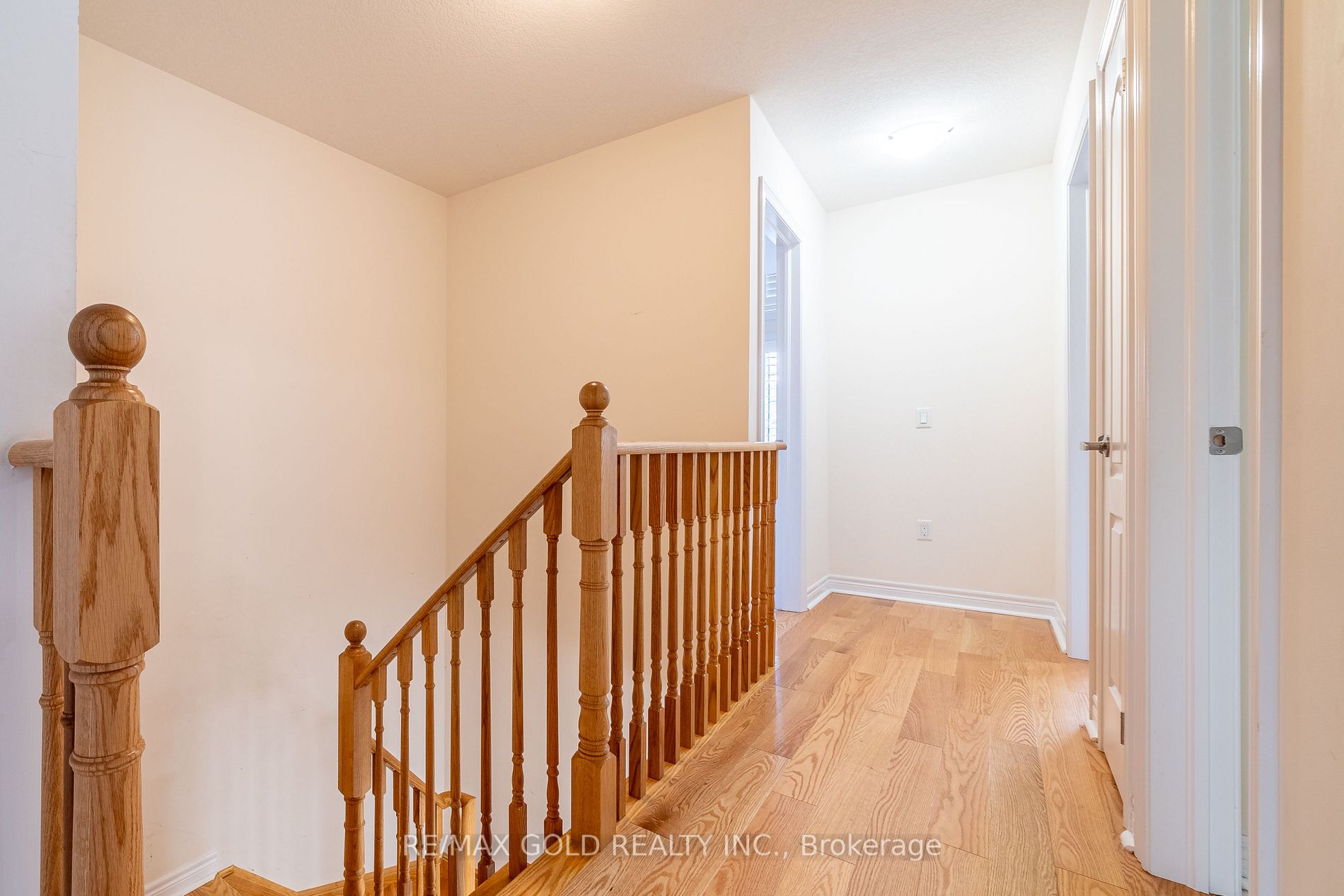 482 Thompson St
