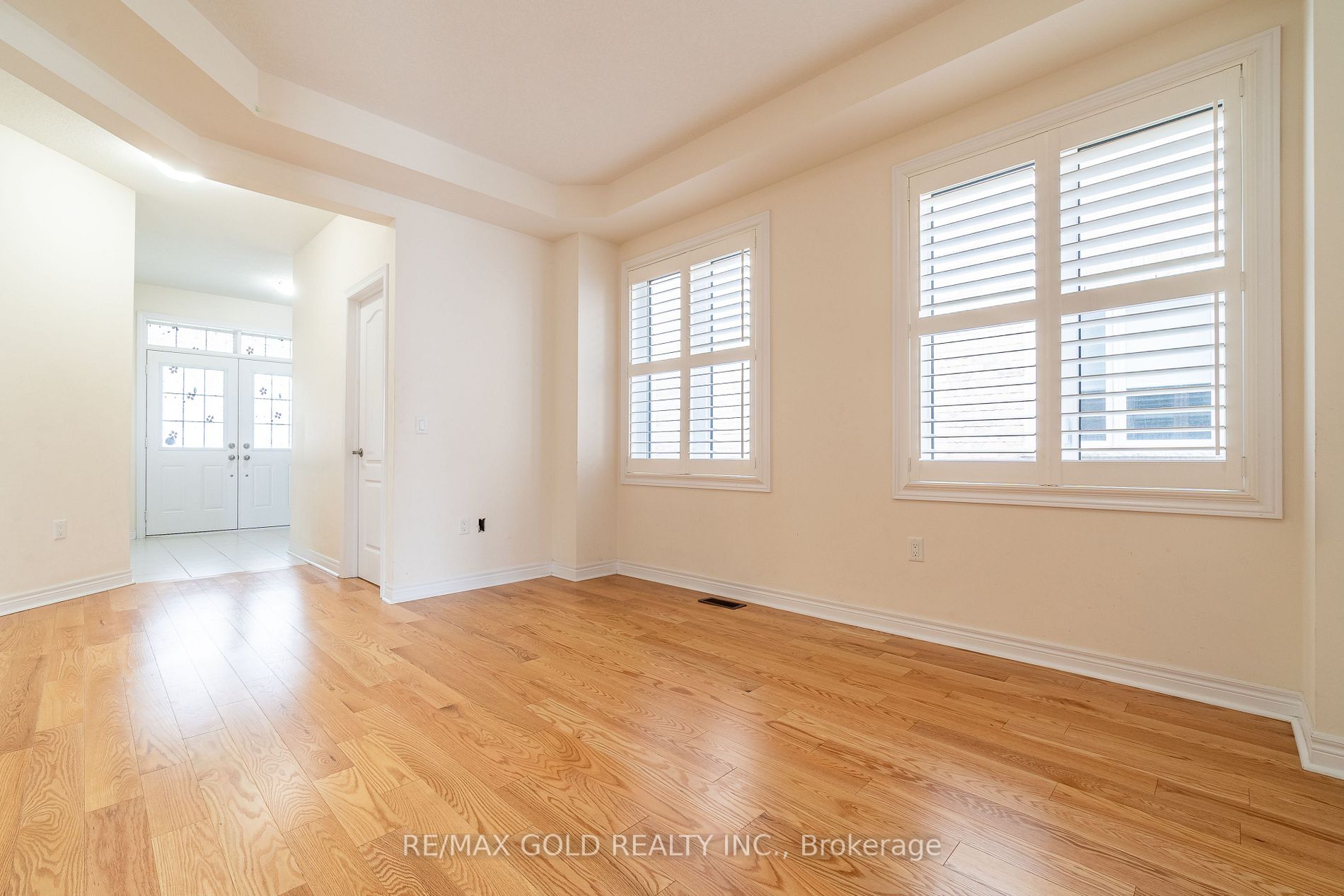 482 Thompson St