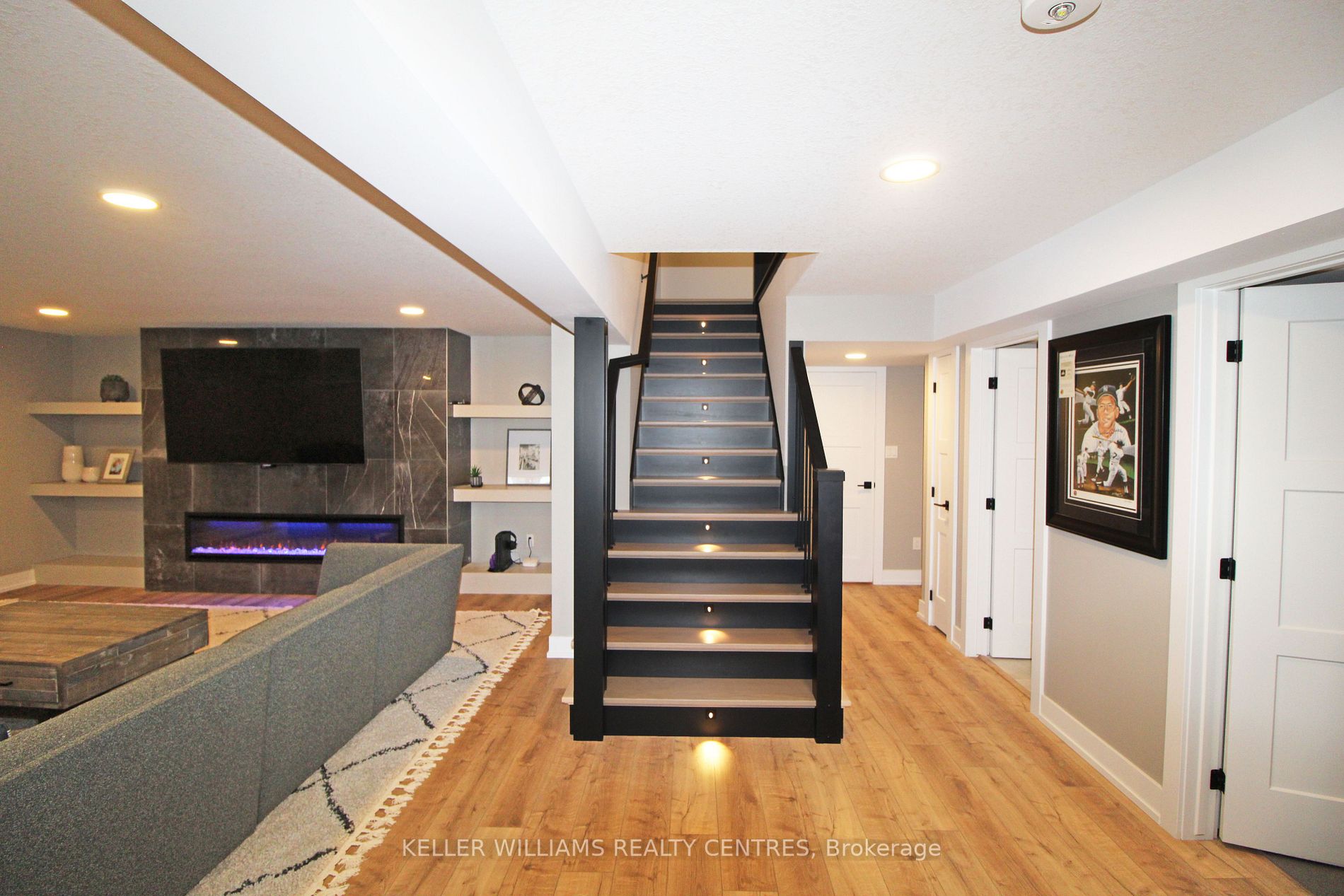 112 Jackson St E