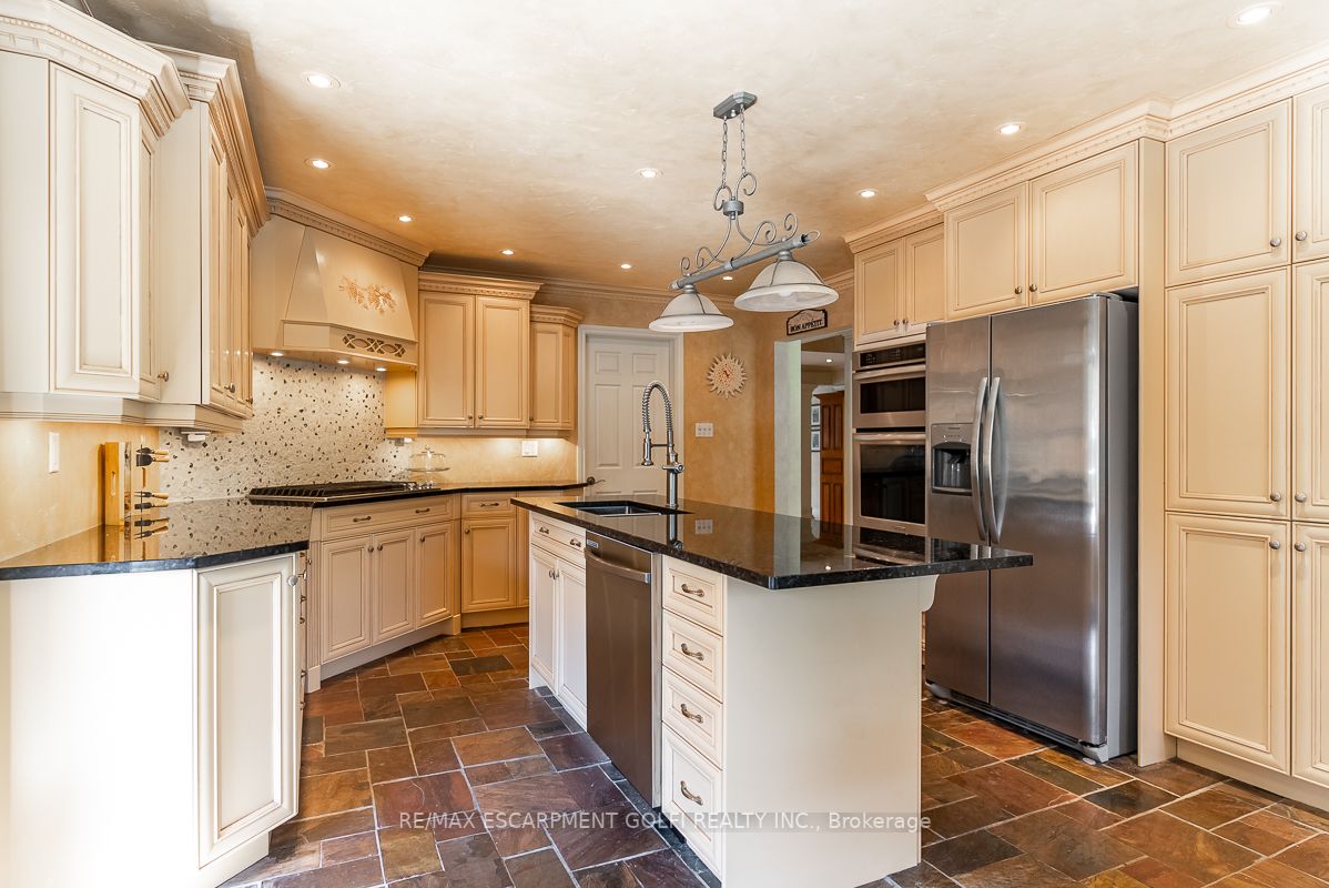 9 Golfdale Pl