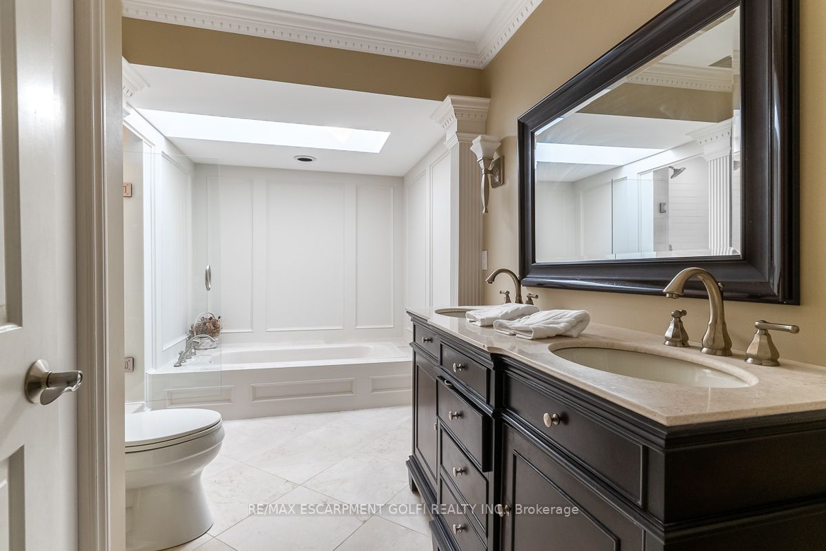 9 Golfdale Pl