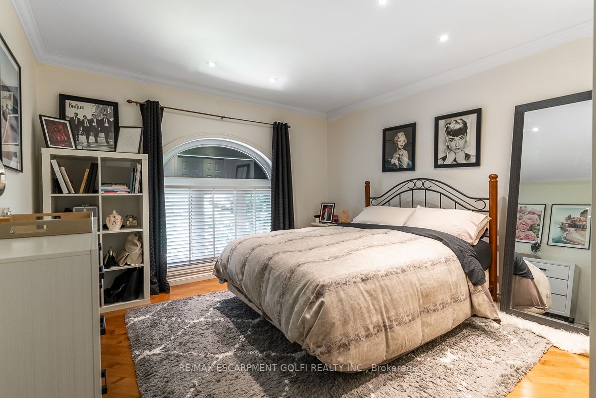 9 Golfdale Pl